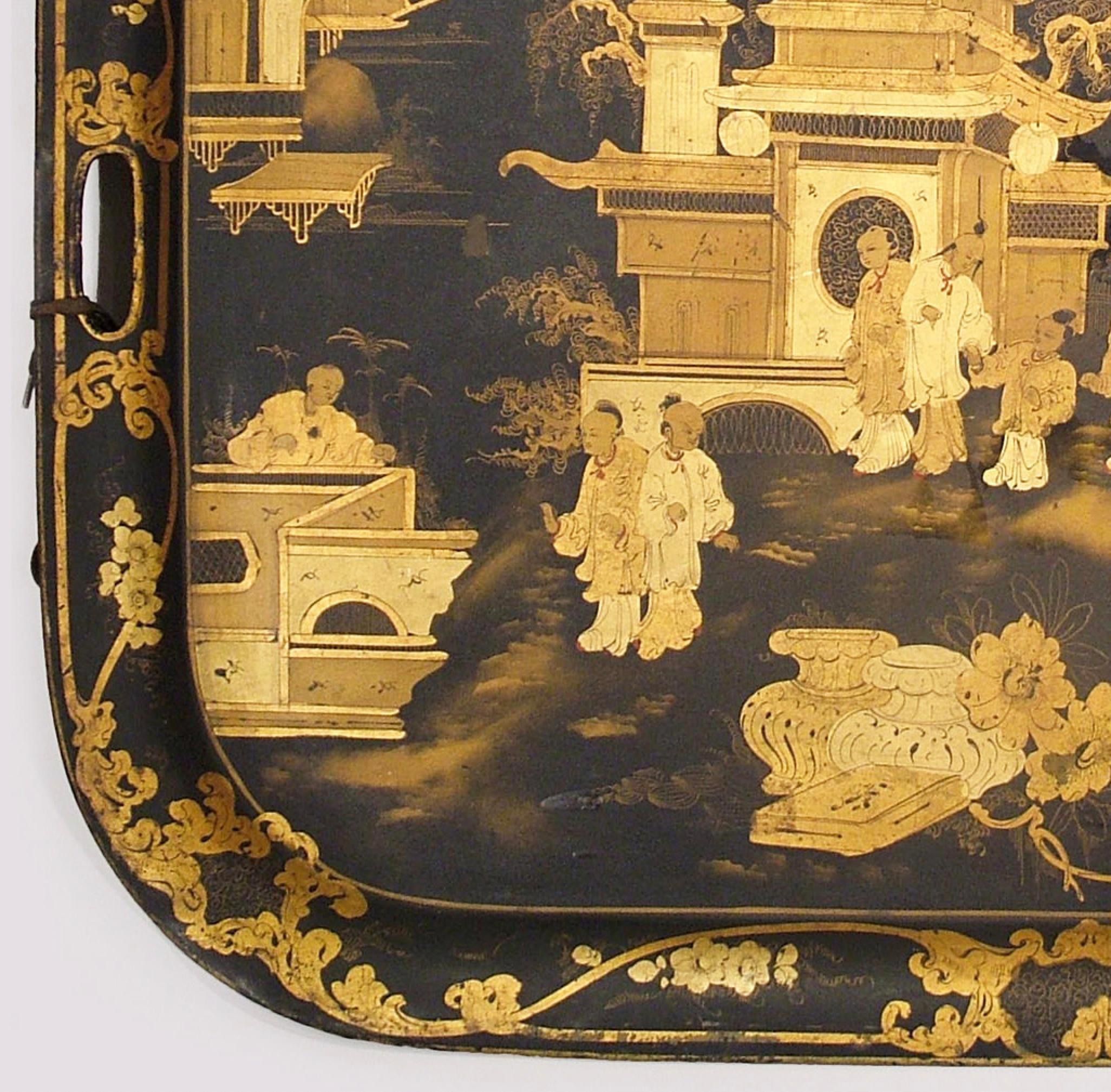 19th Century English Chinoiserie and Gilt Japanned Tray of the Regency Period  In Good Condition For Sale In London, GB