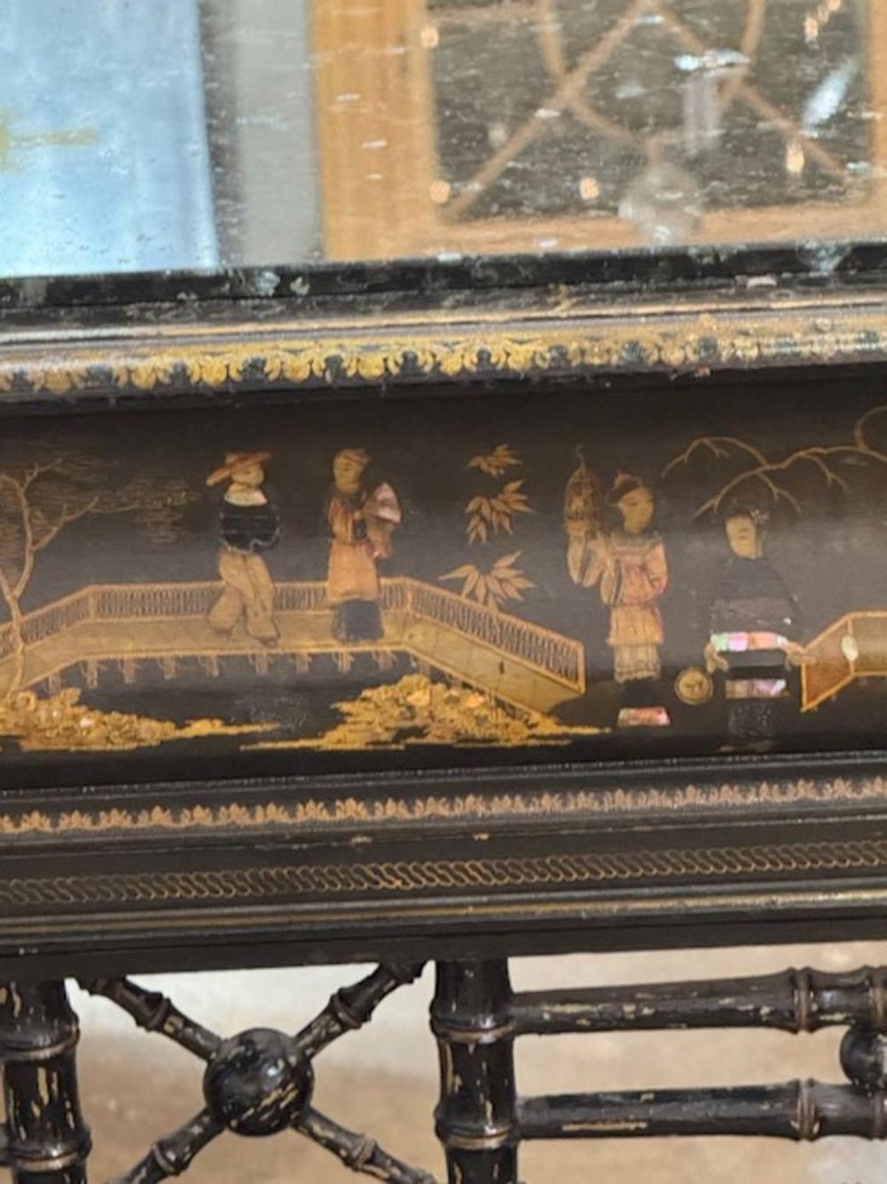 Inglese Console a forma di bambù Chinoiserie inglese del XIX secolo in vendita