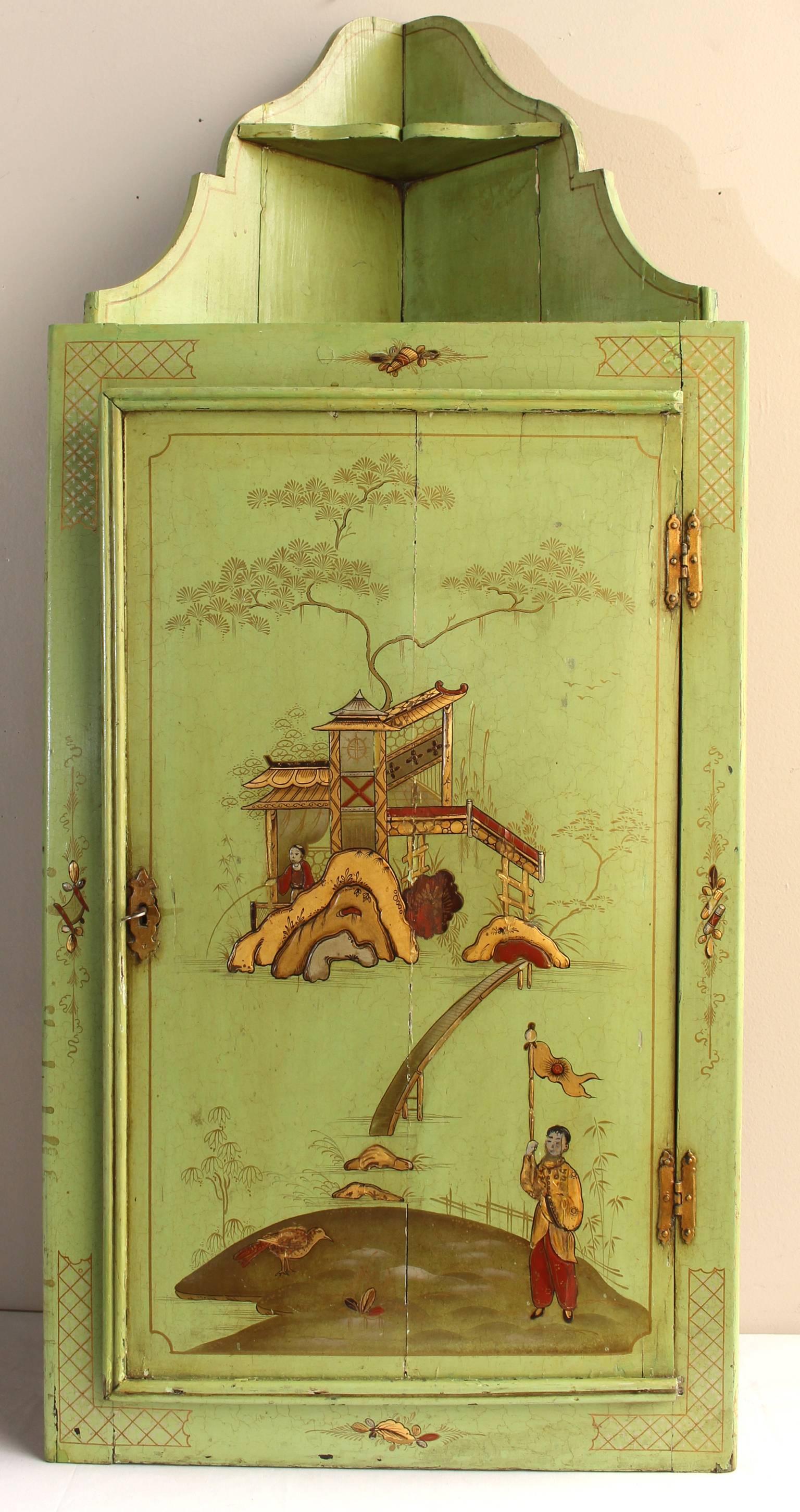 19th Century English Chinoiserie Decorated Hanging Corner Cupboard In Good Condition In Kilmarnock, VA