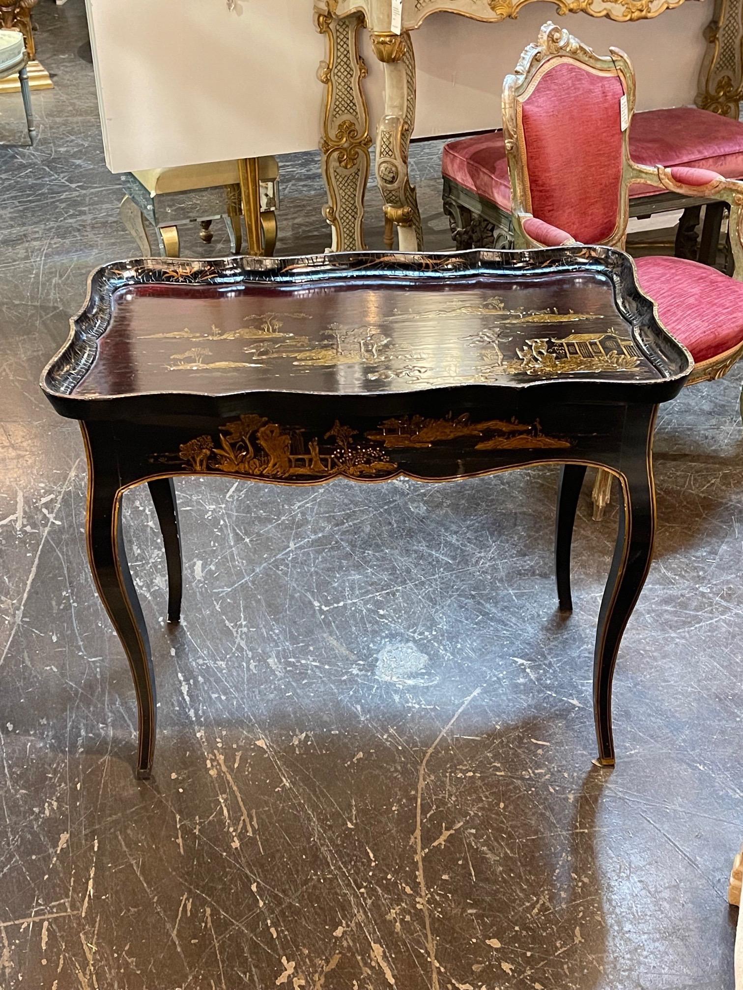 Wood 19th Century English Chinoiserie Lacquered Side Table