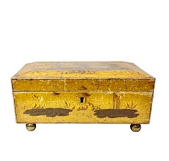 Boîte à couture anglaise du XIXe siècle, de style chinoiserie Régence, ornée de broderie en point de croix