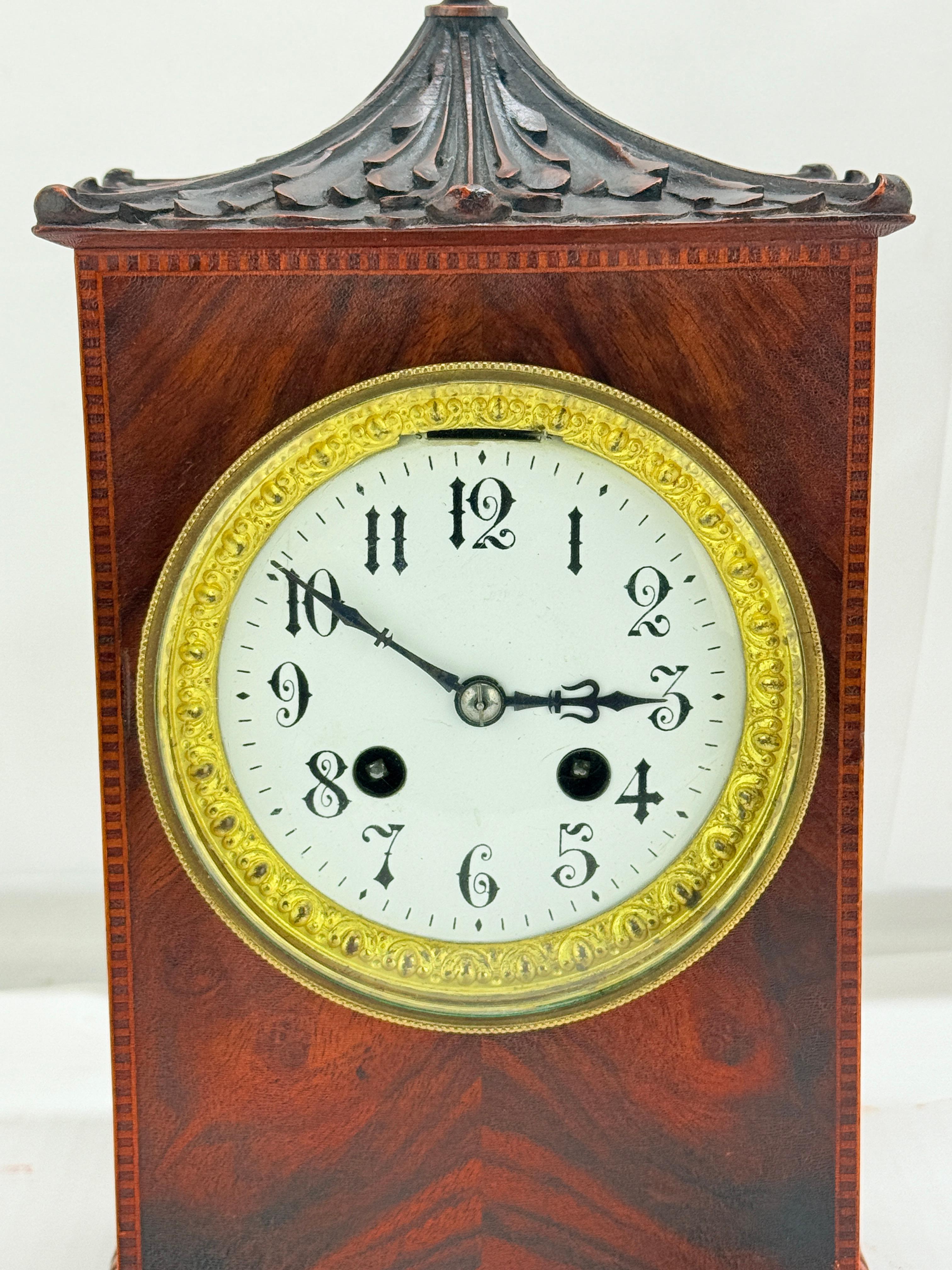 19th Century English Chinoiserie Revival Mahogany Inlaid Pagoda-Top Mantel Clock In Good Condition For Sale In Atlanta, GA