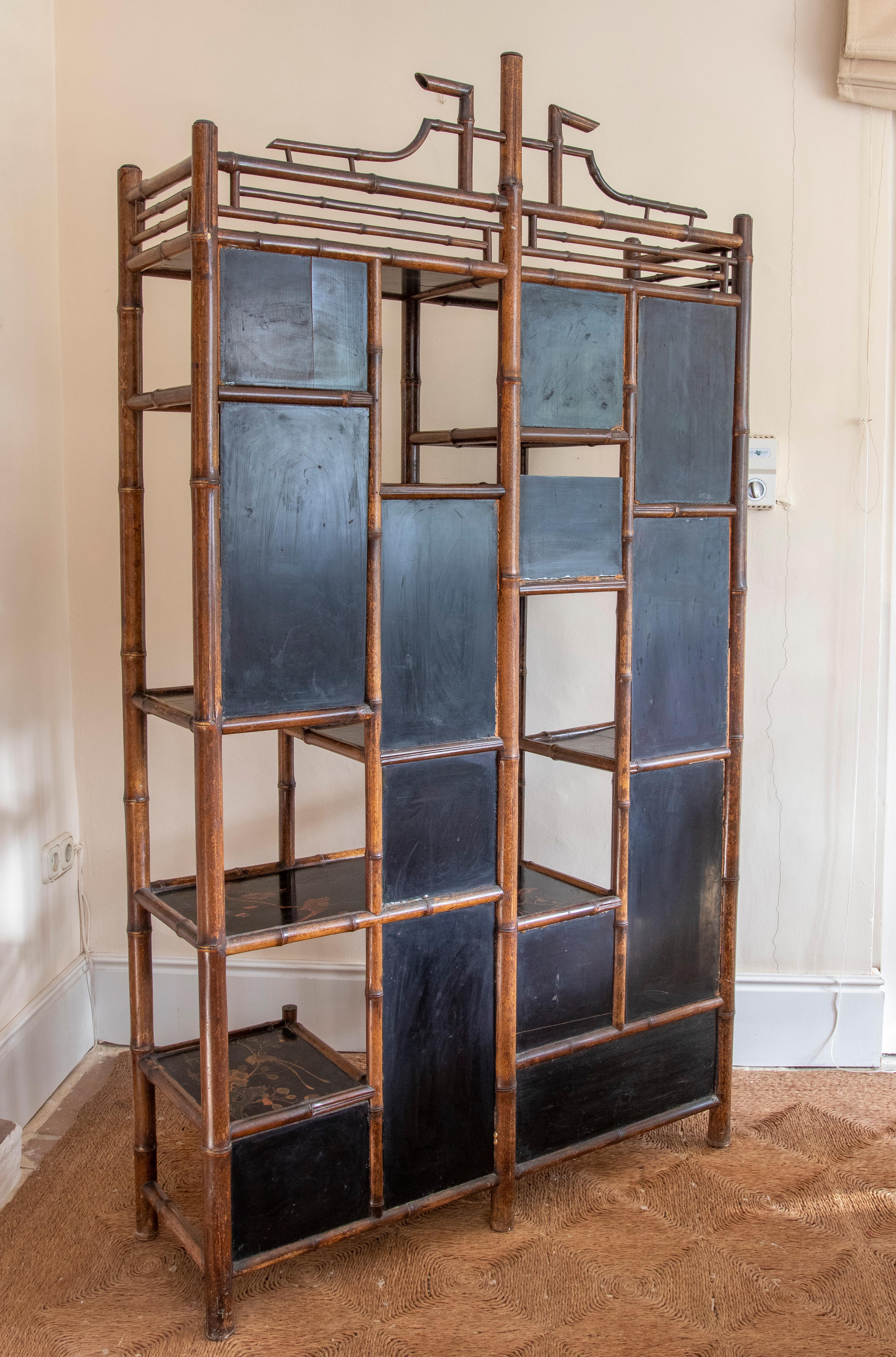 19th Century English Chinoiserie Style Bamboo Bookcase with Lacquered Decoration For Sale 1
