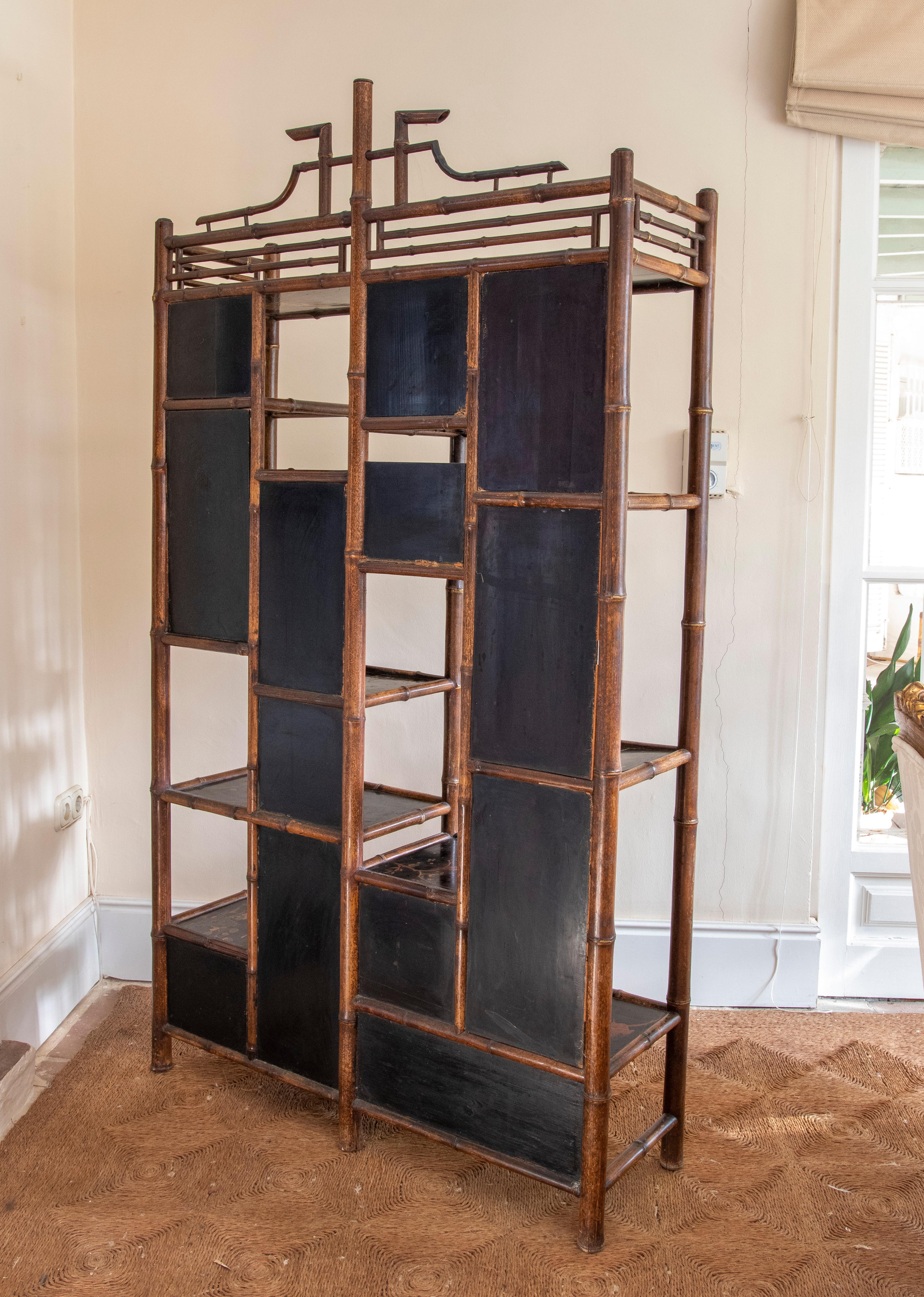 19th Century English Chinoiserie Style Bamboo Bookcase with Lacquered Decoration For Sale 2