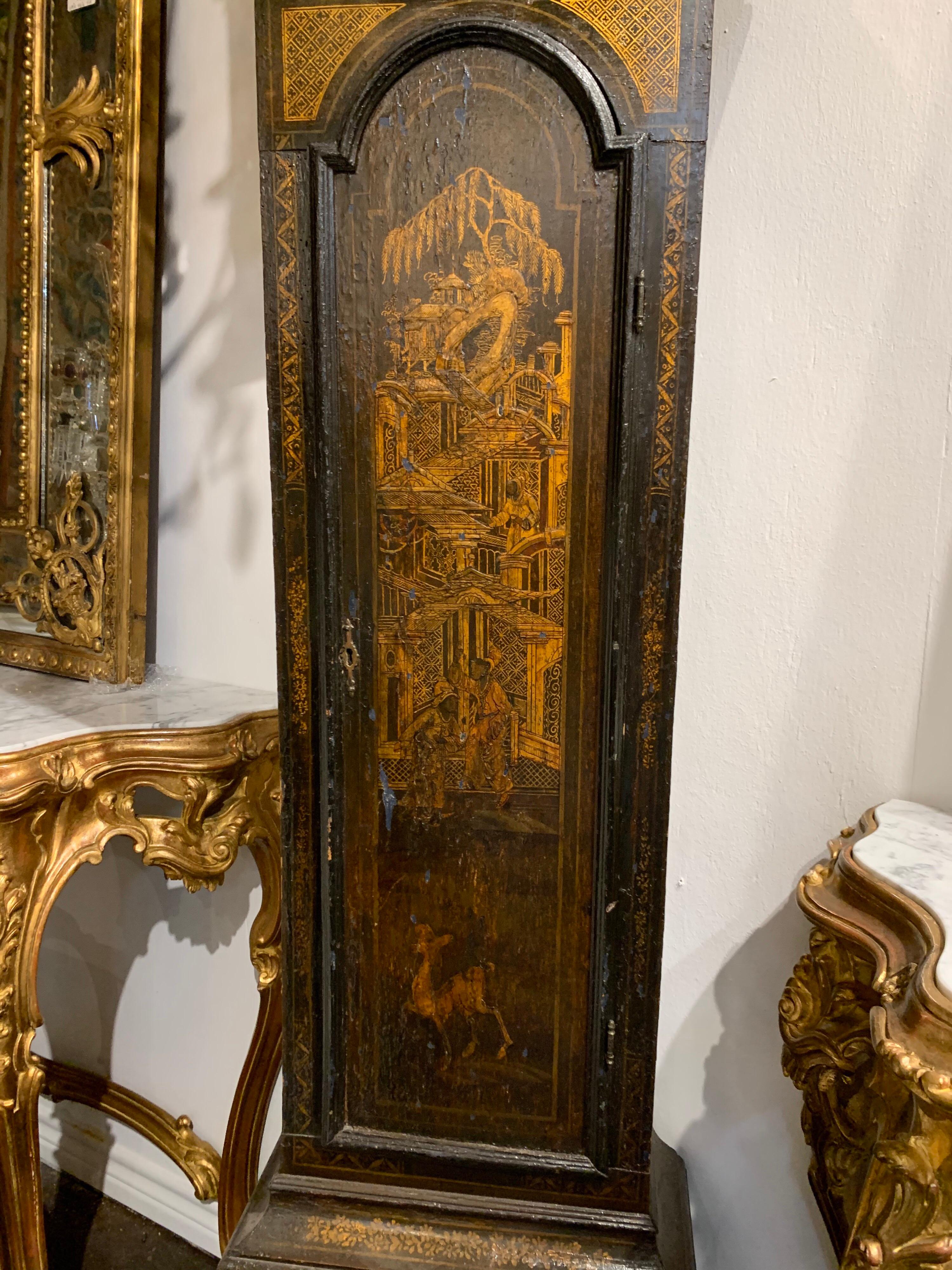 Anglais Horloge à grand boîtier de style chinoiserie anglaise du 19e siècle en vente