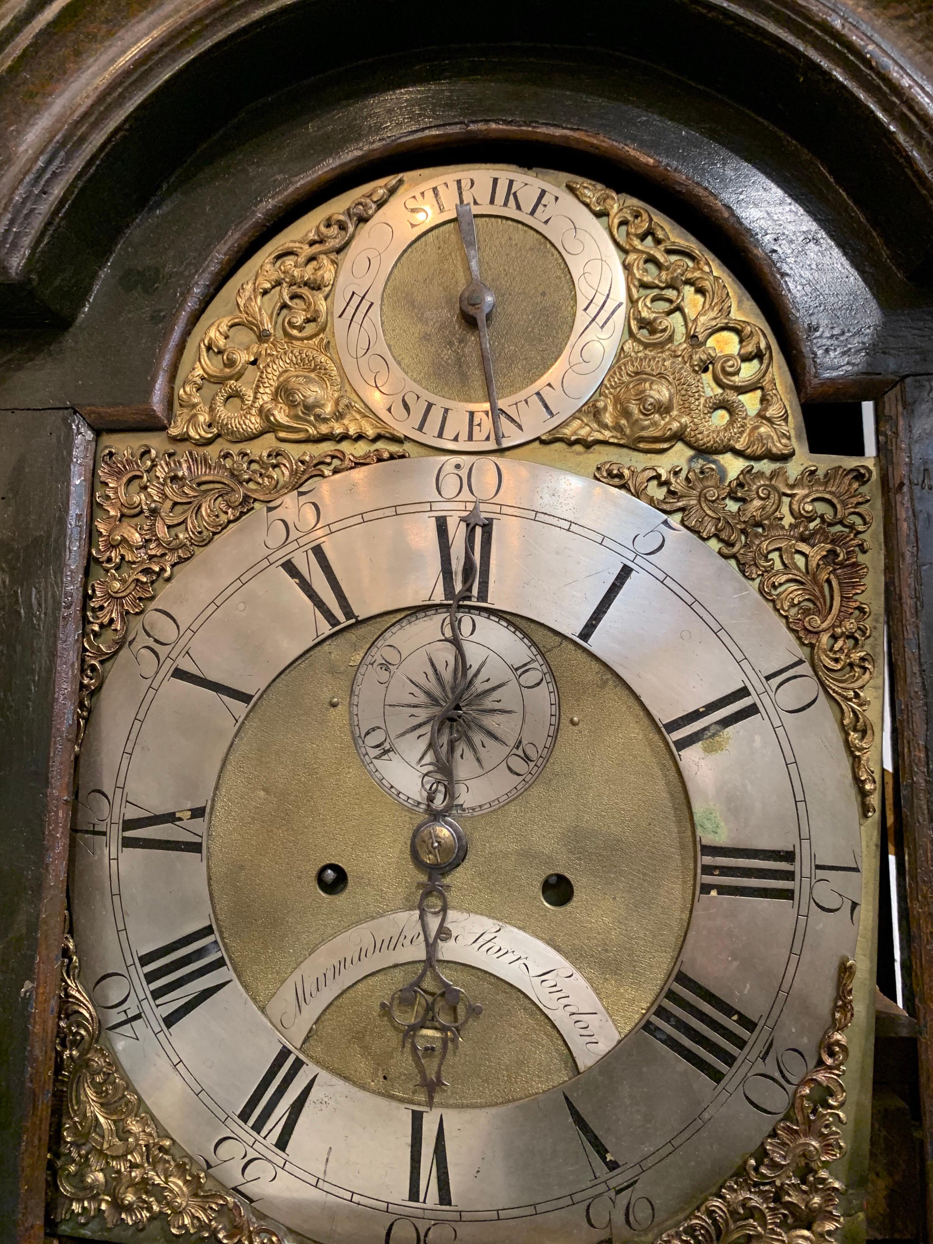Bois Horloge à grand boîtier de style chinoiserie anglaise du 19e siècle en vente