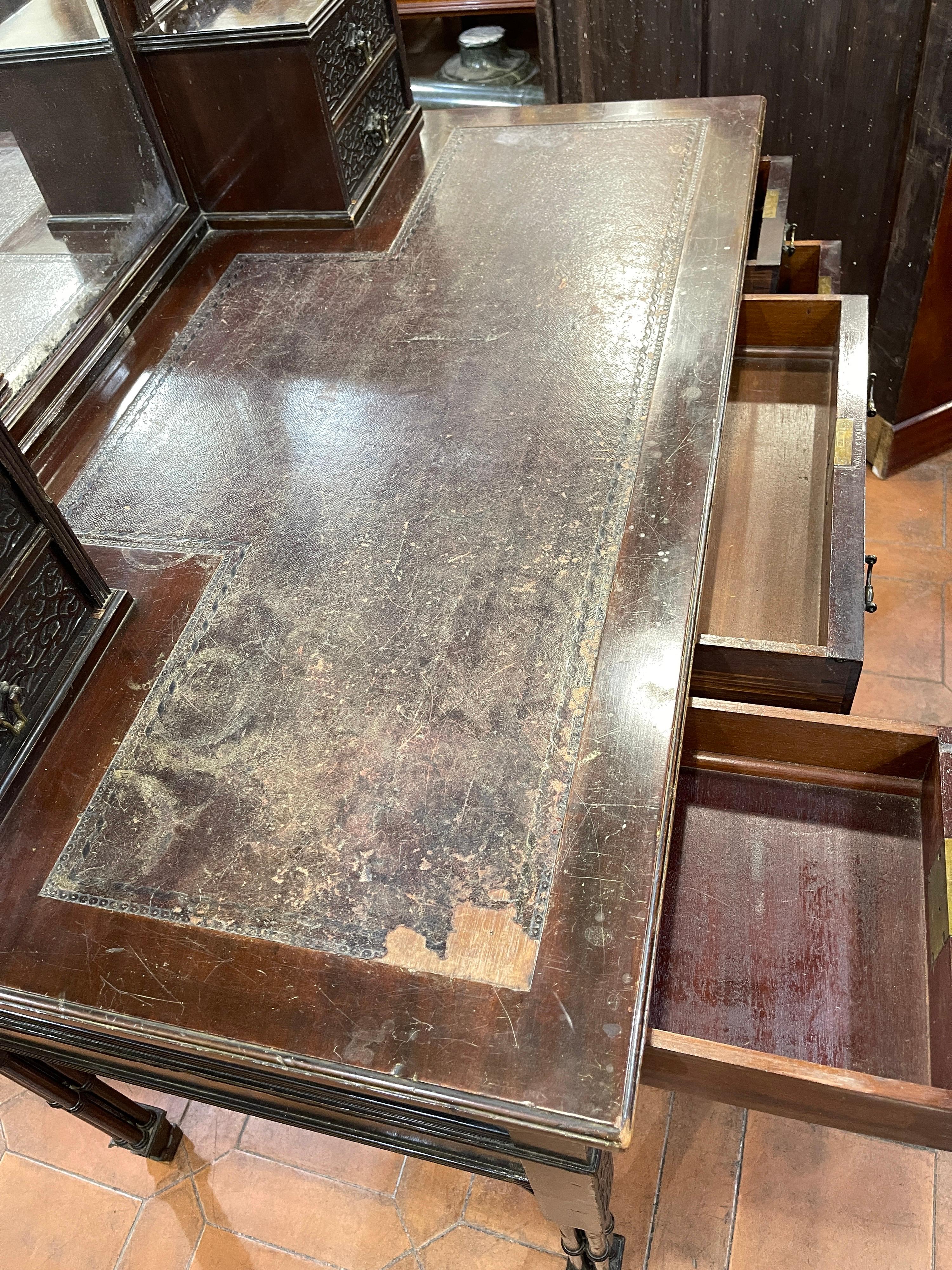 19ème siècle Table à écrire en acajou de la fin de l'époque victorienne signée Edwards & Roberts 1880 en vente 5