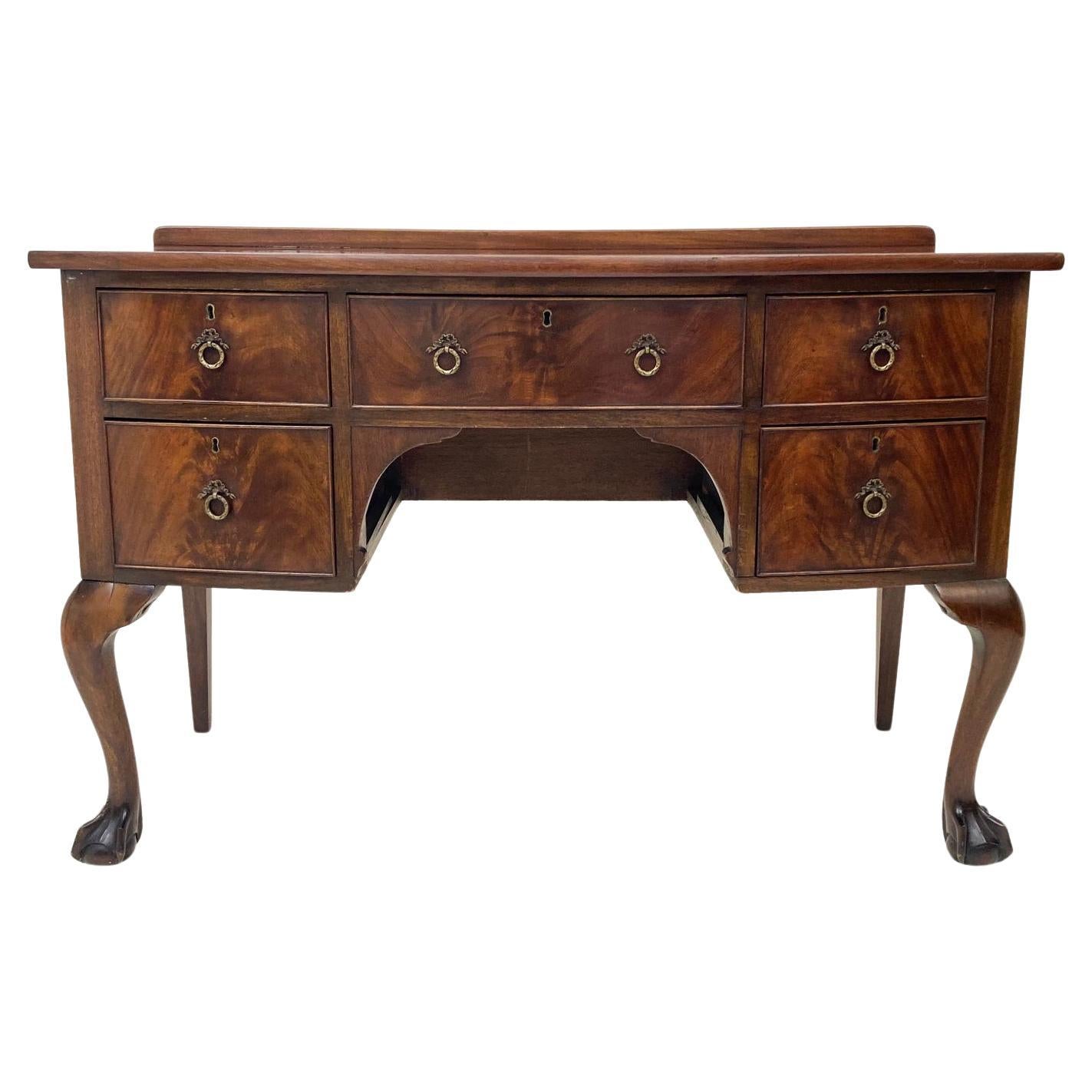 Englisches, niedriges Chippendale-Sideboard aus dem 19. Jahrhundert