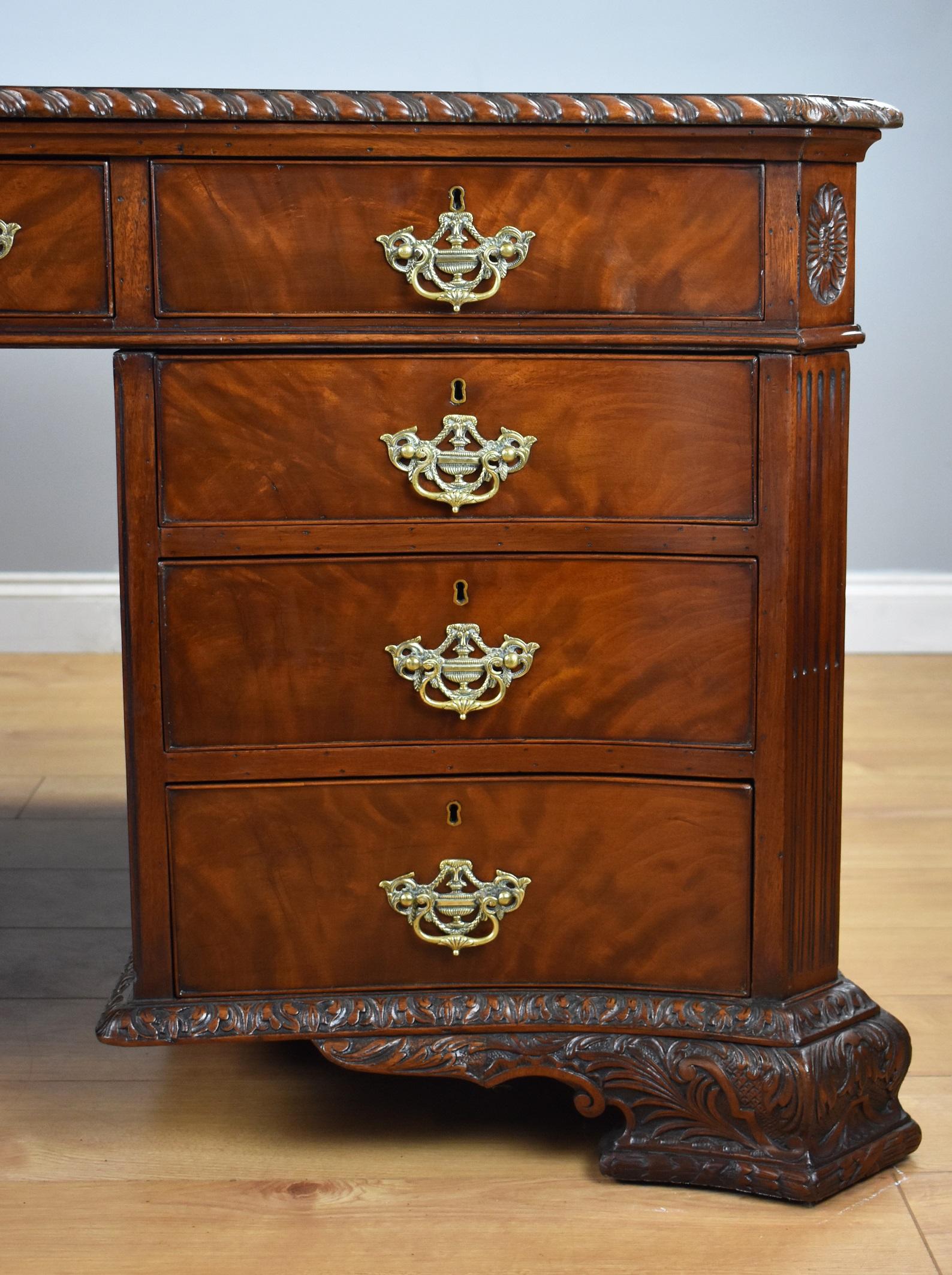19th Century English Chippendale Mahogany Serpentine Partners Desk by S&H Jewell In Good Condition In Chelmsford, Essex