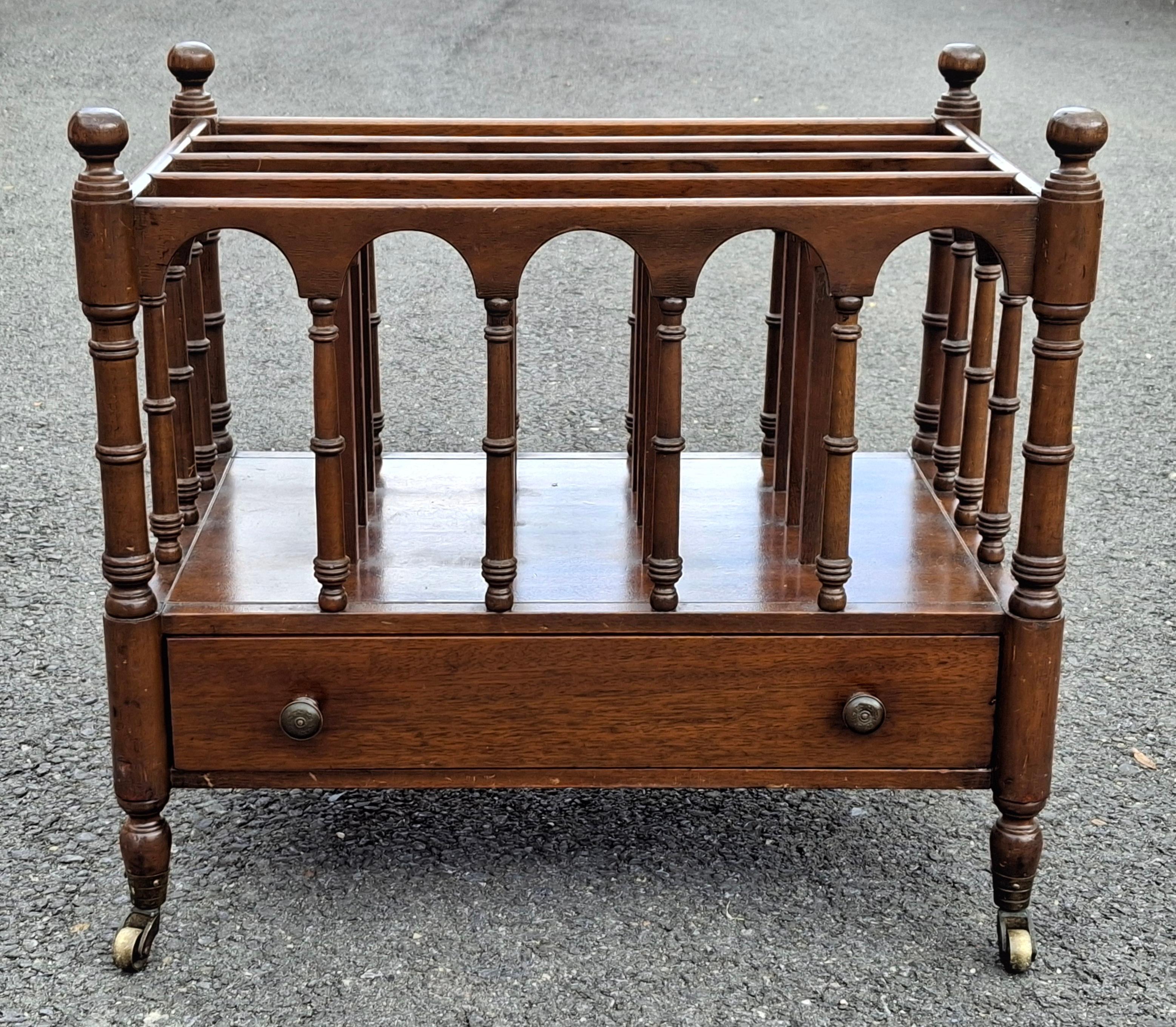 Canterbury in mogano in stile Chippendale del XIX secolo In condizioni buone in vendita a Germantown, MD