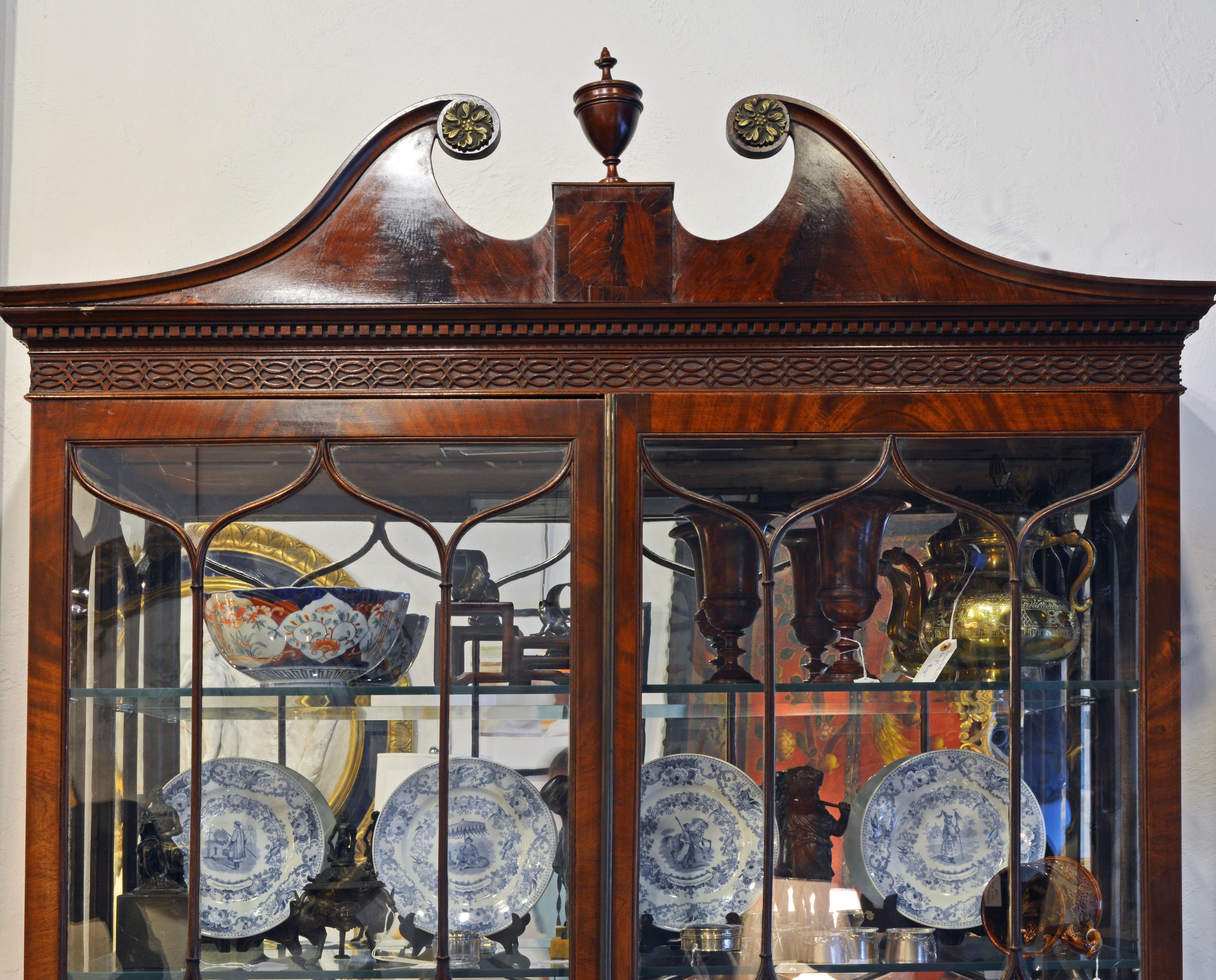 19th Century English Chippendale Style Mahogany Display Curio Cabinet In Good Condition In Ft. Lauderdale, FL