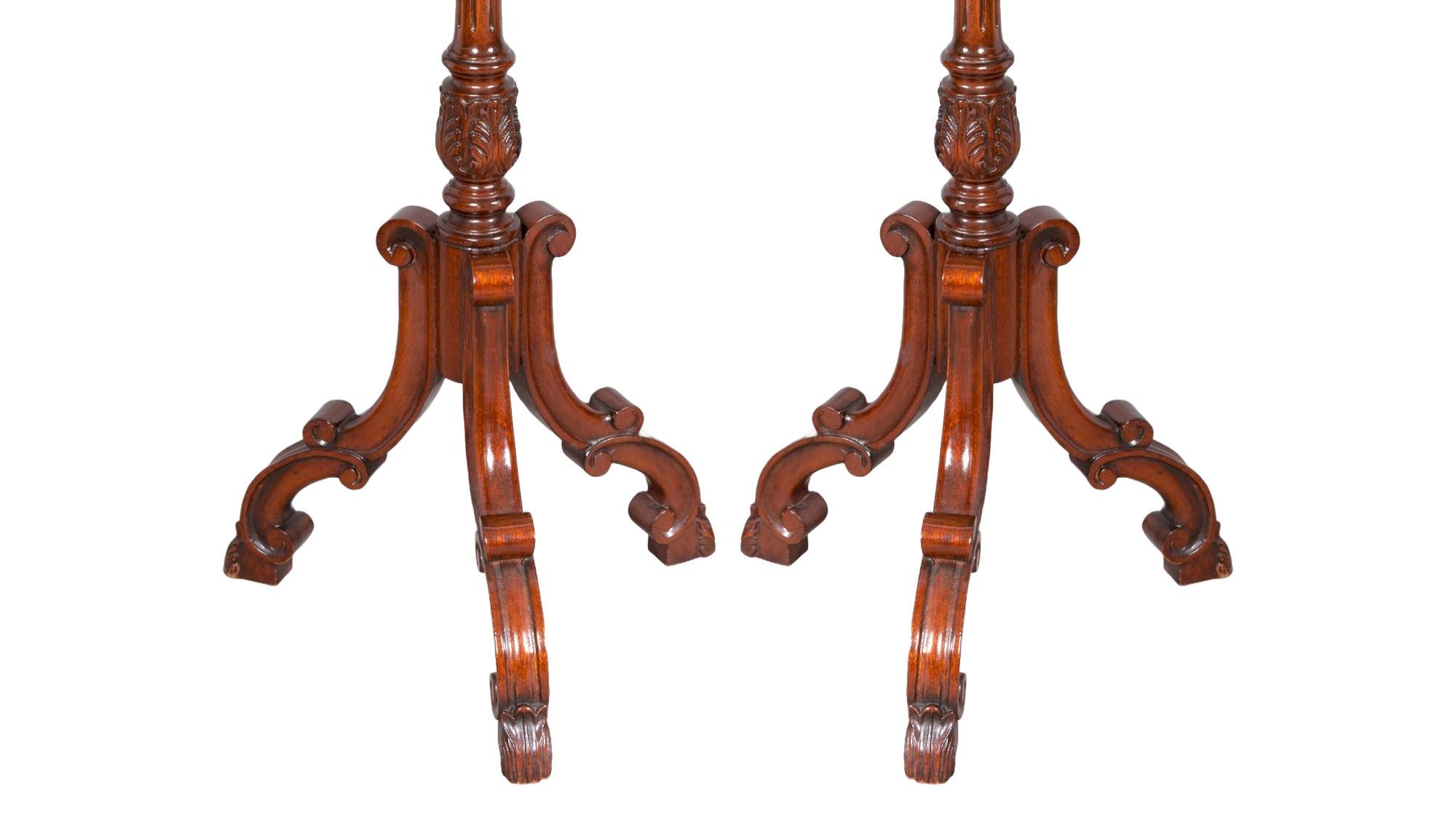 Early 19th Century 19th Century English Chippendale Style Pair Tripod Foot Candle Stand / Pedestal For Sale