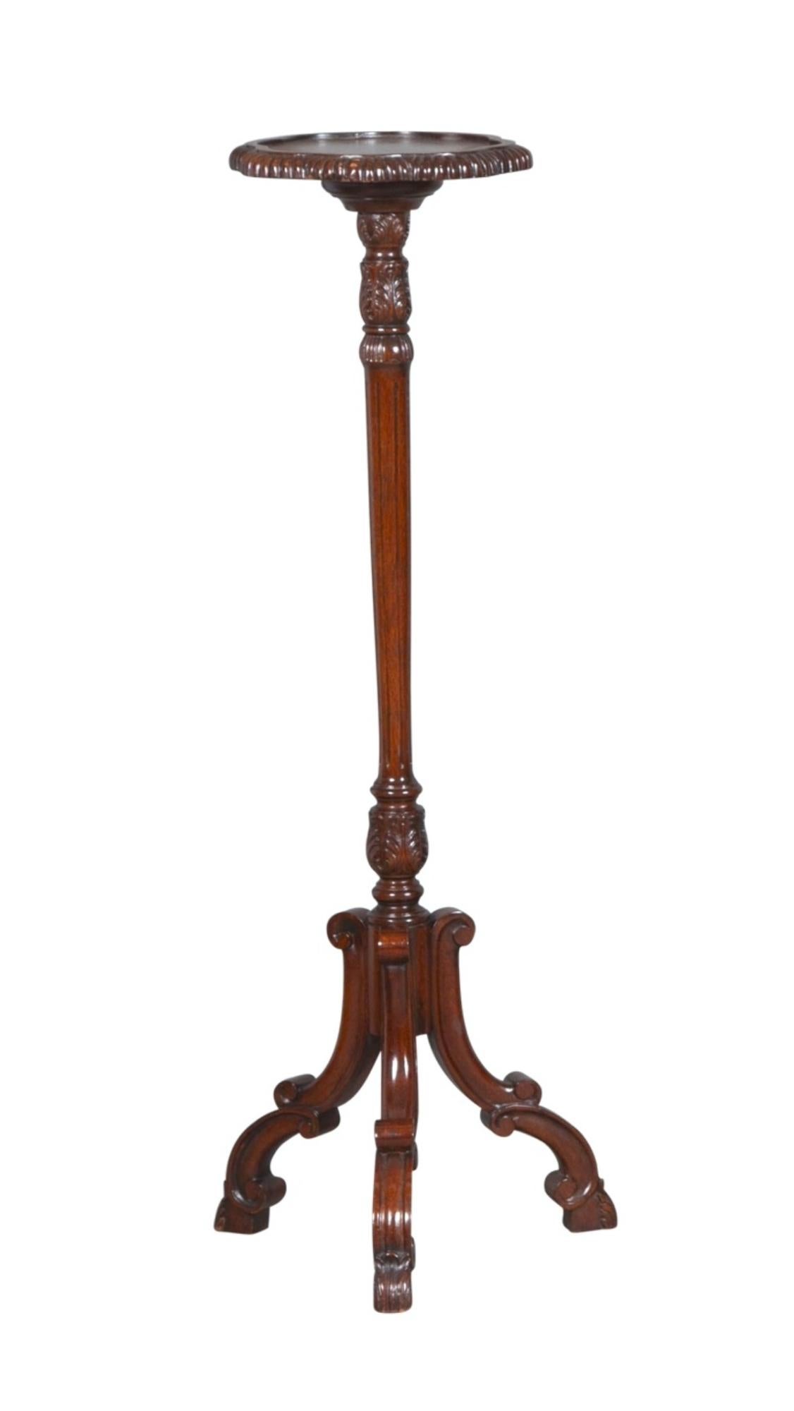 Mahogany 19th Century English Chippendale Style Pair Tripod Foot Candle Stand / Pedestal For Sale