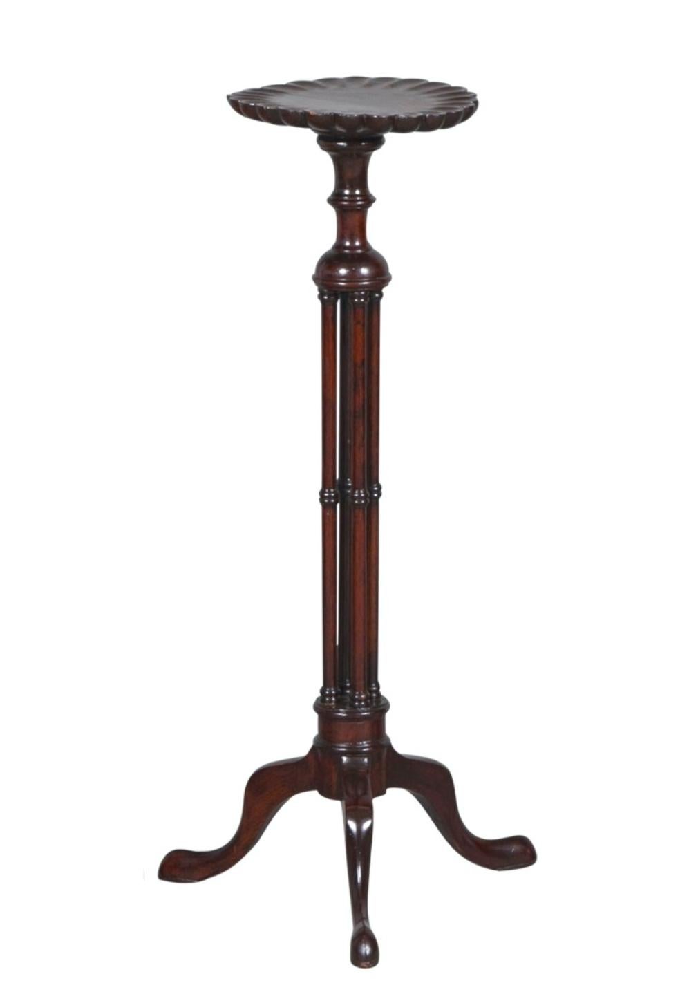 Mahogany 19th Century English Chippendale Style Pair Tripod Foot Candle Stand / Pedestal For Sale
