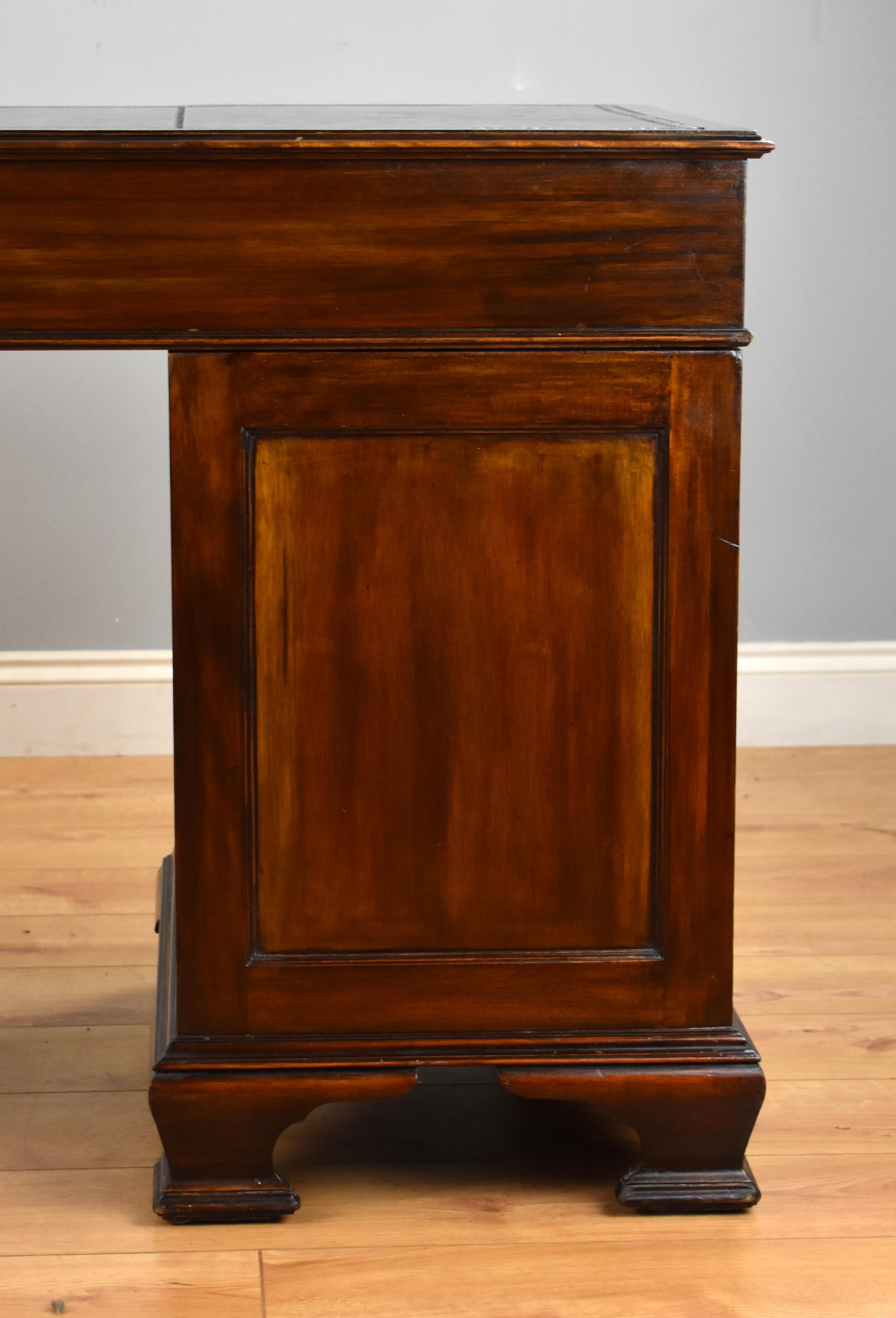 19th Century English Chippendale Style Pedestal Desk For Sale 5