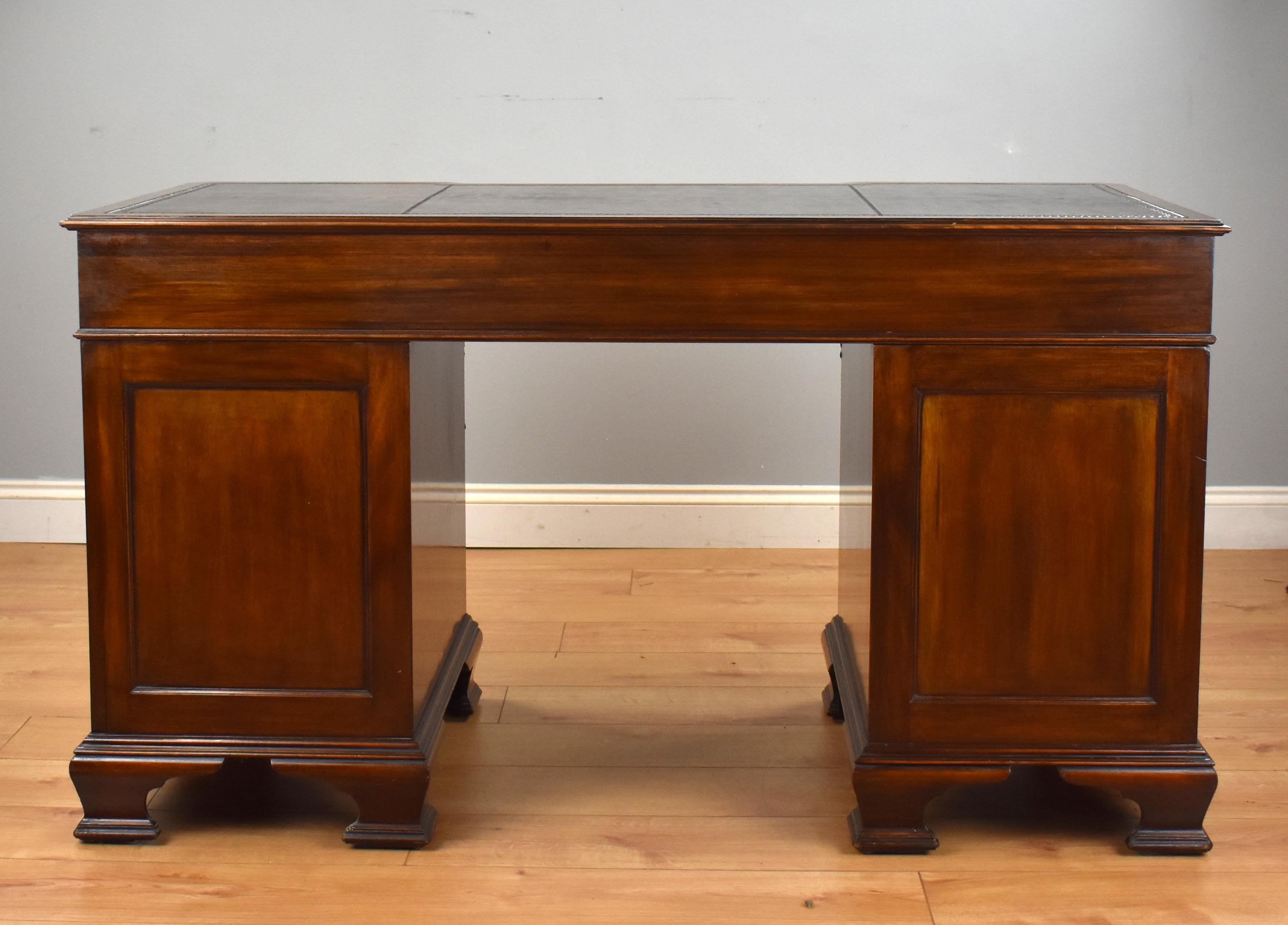 19th Century English Chippendale Style Pedestal Desk For Sale 2