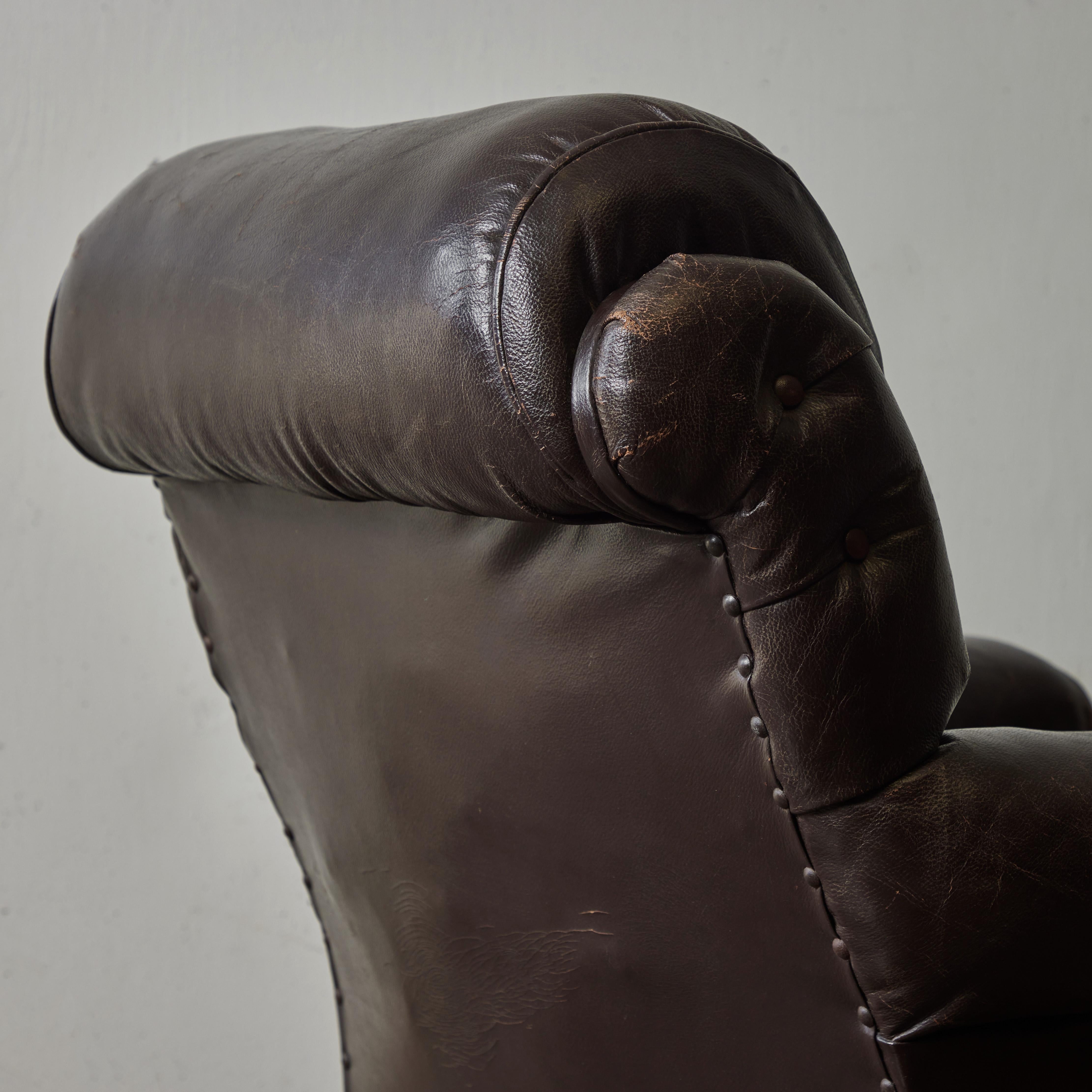 19th Century English Chocolate Leather Club Chair 1