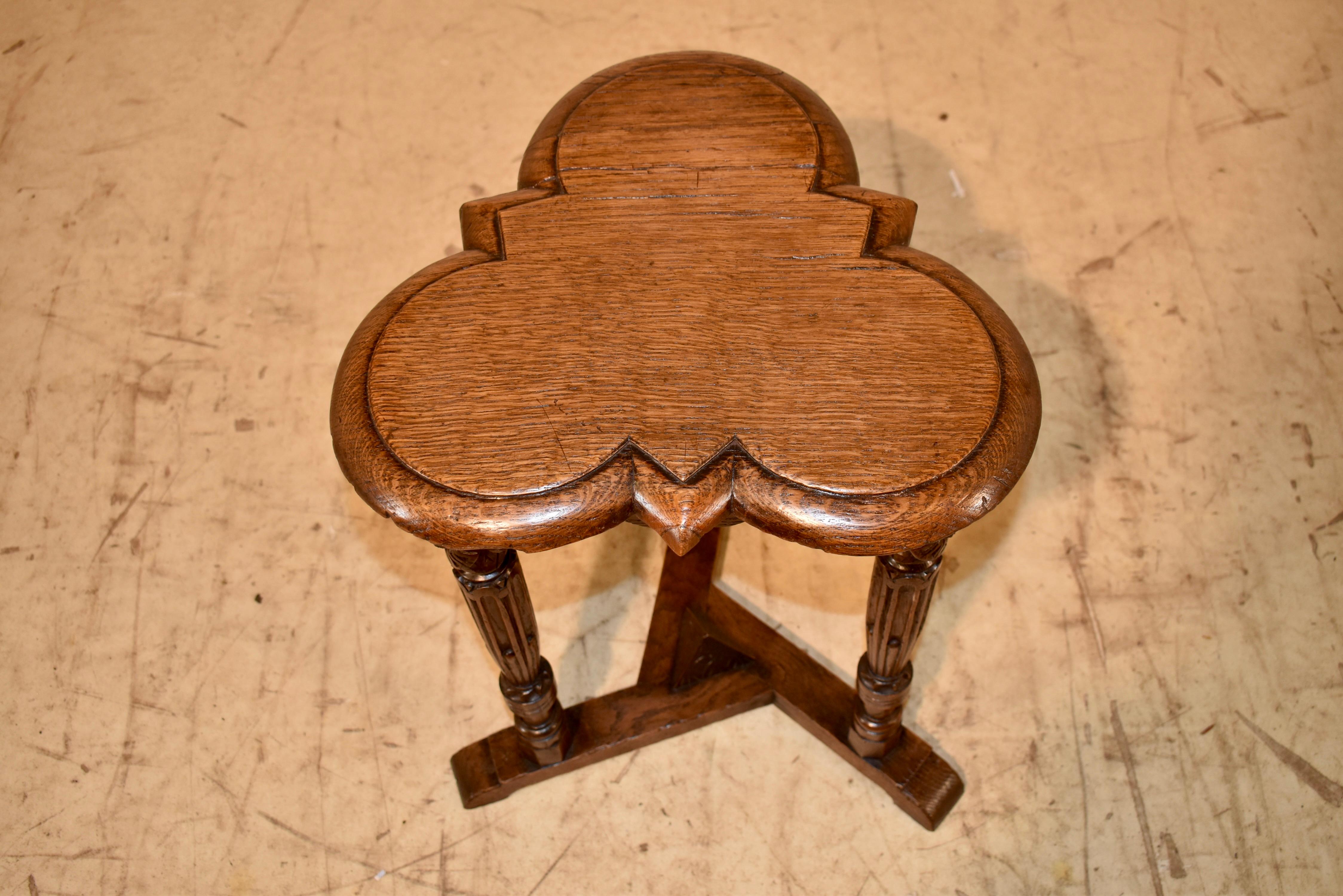 19th Century English Clover Top Oak Side Table en venta 4