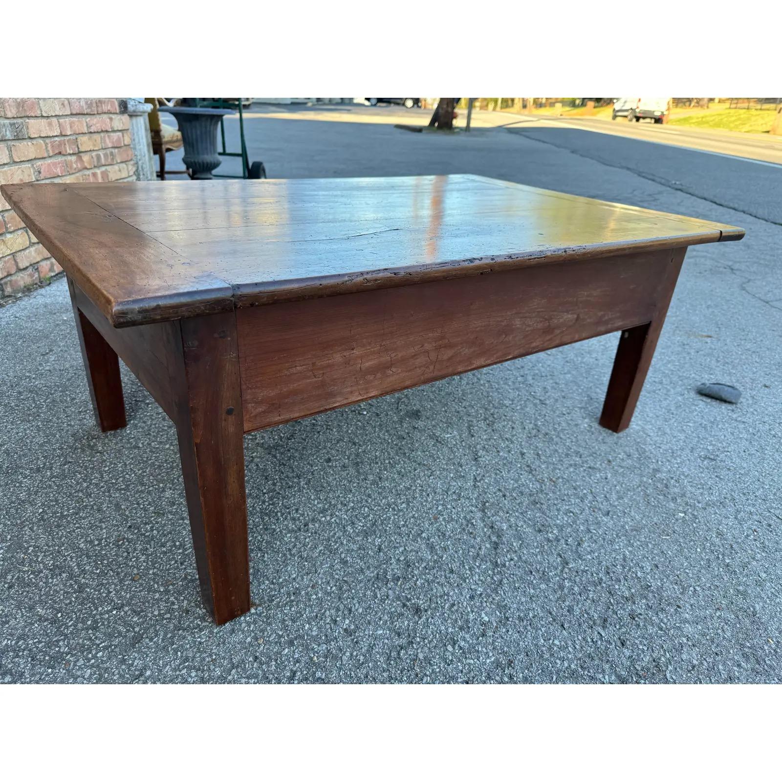 19th Century English Coffee Table In Good Condition For Sale In Nashville, TN