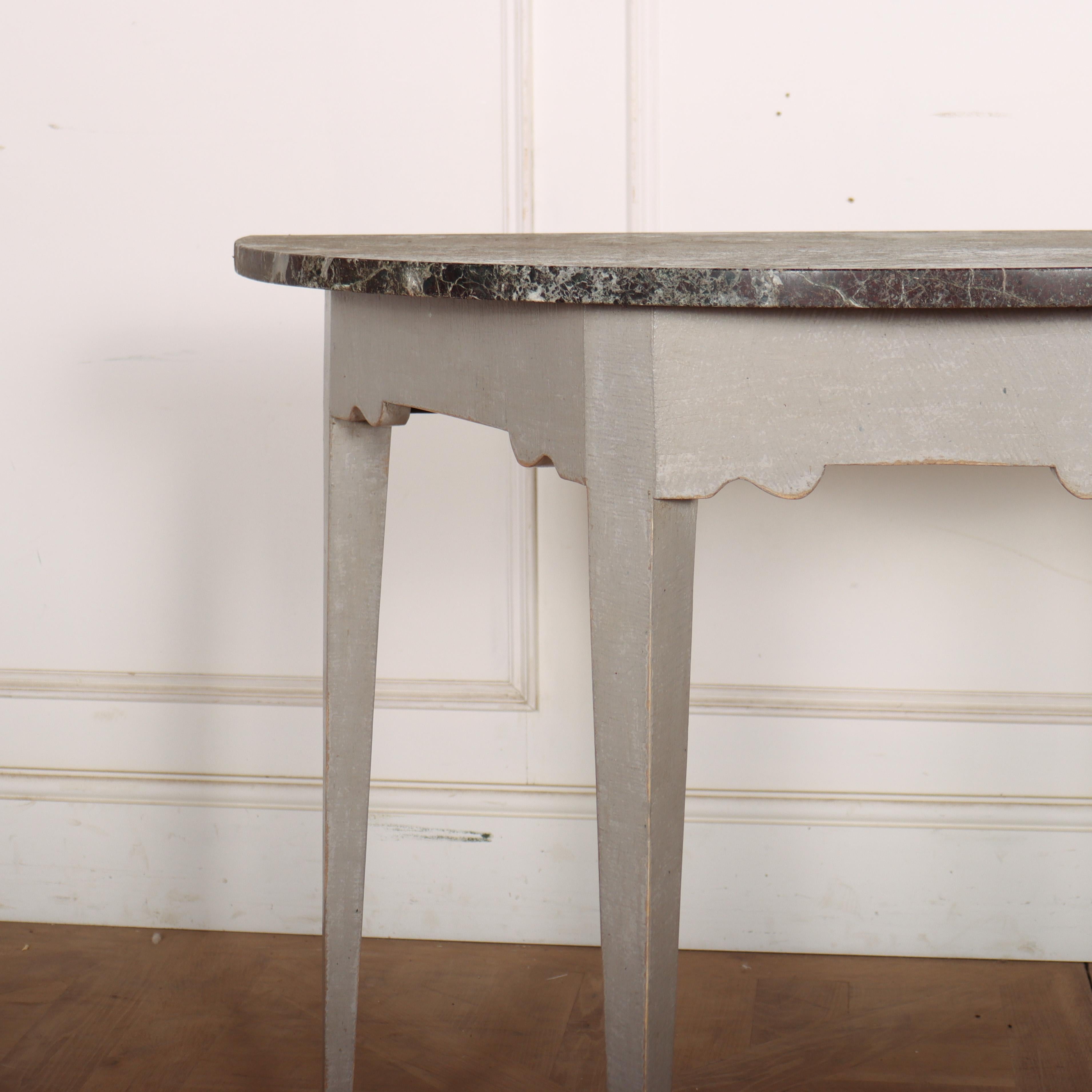 Small 19th century English console table with a brown and grey flecked marble top. 1900. 

Code: 9151

Dimensions:
W: 39