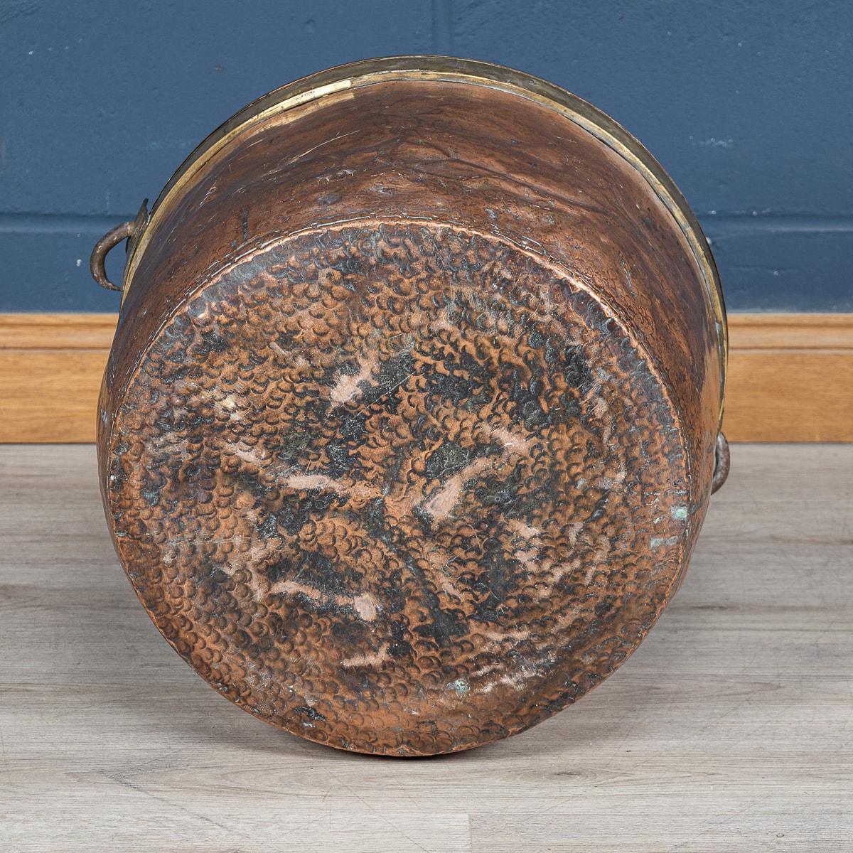 19th Century English Copper Cooking Pot For Sale 7