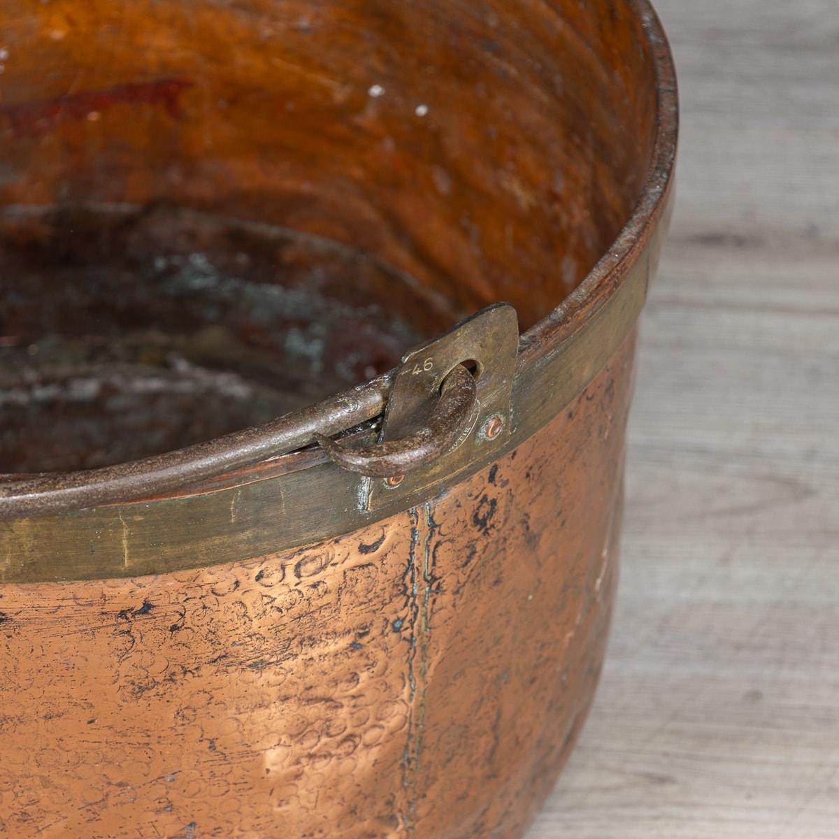 19th Century English Copper Cooking Pot For Sale 8
