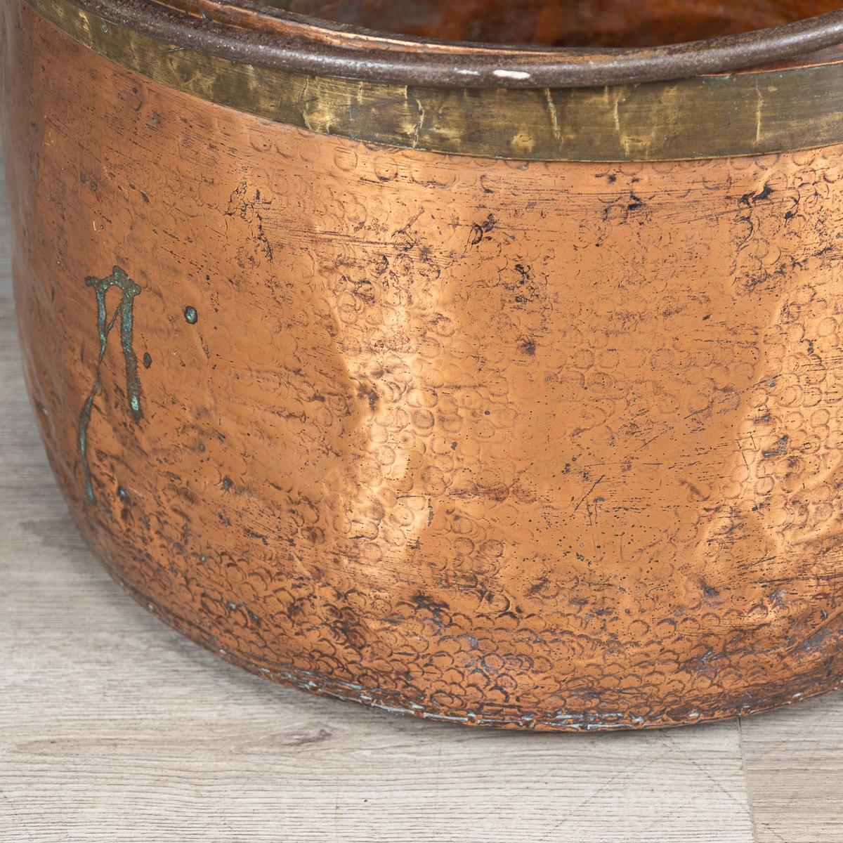 19th Century English Copper Cooking Pot For Sale 10