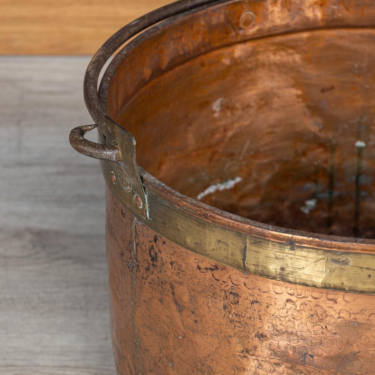 19th Century English Copper Cooking Pot For Sale 13