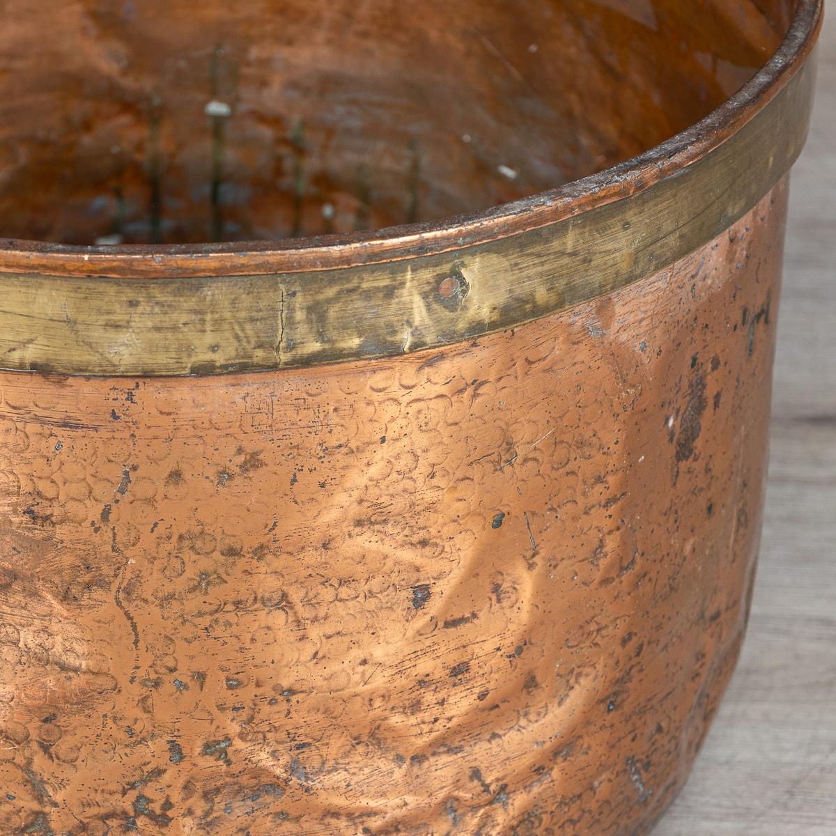 19th Century English Copper Cooking Pot For Sale 14