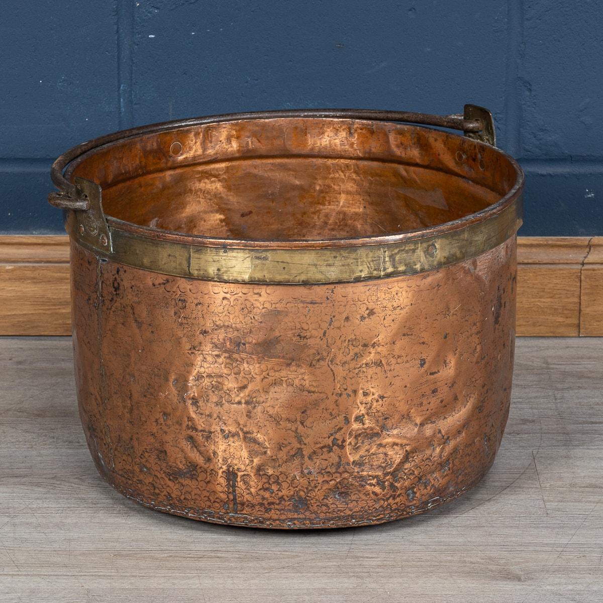 19th Century English Copper Cooking Pot In Fair Condition For Sale In Royal Tunbridge Wells, Kent