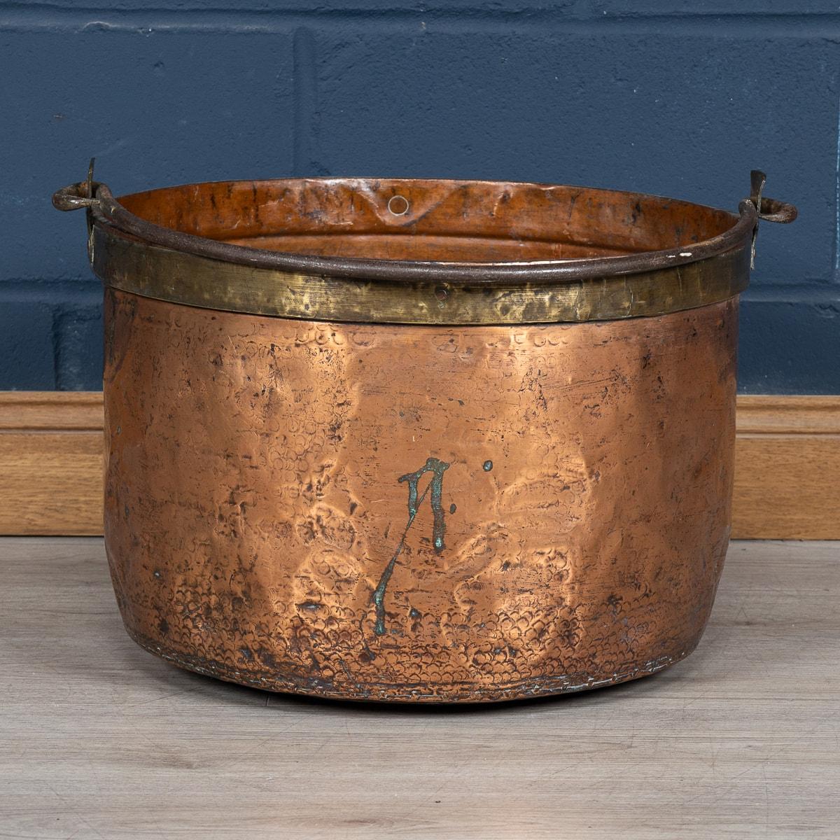 19th Century English Copper Cooking Pot For Sale 2