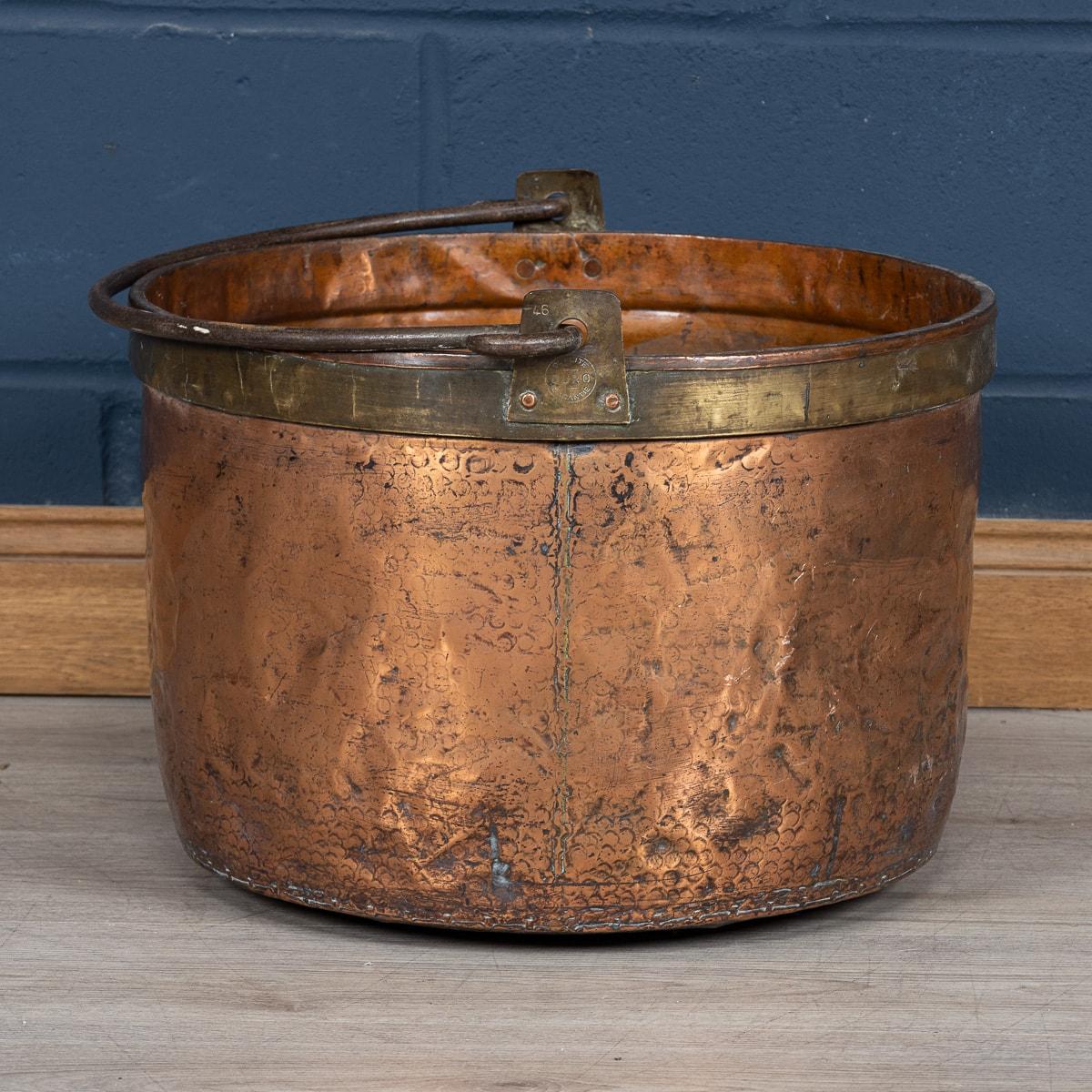 19th Century English Copper Cooking Pot For Sale 3