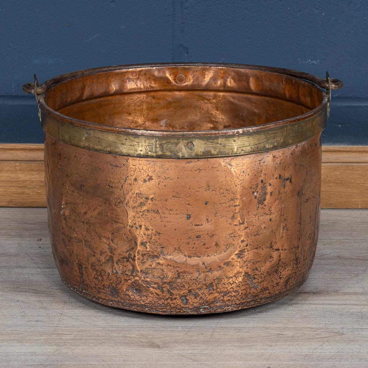 19th Century English Copper Cooking Pot For Sale 4