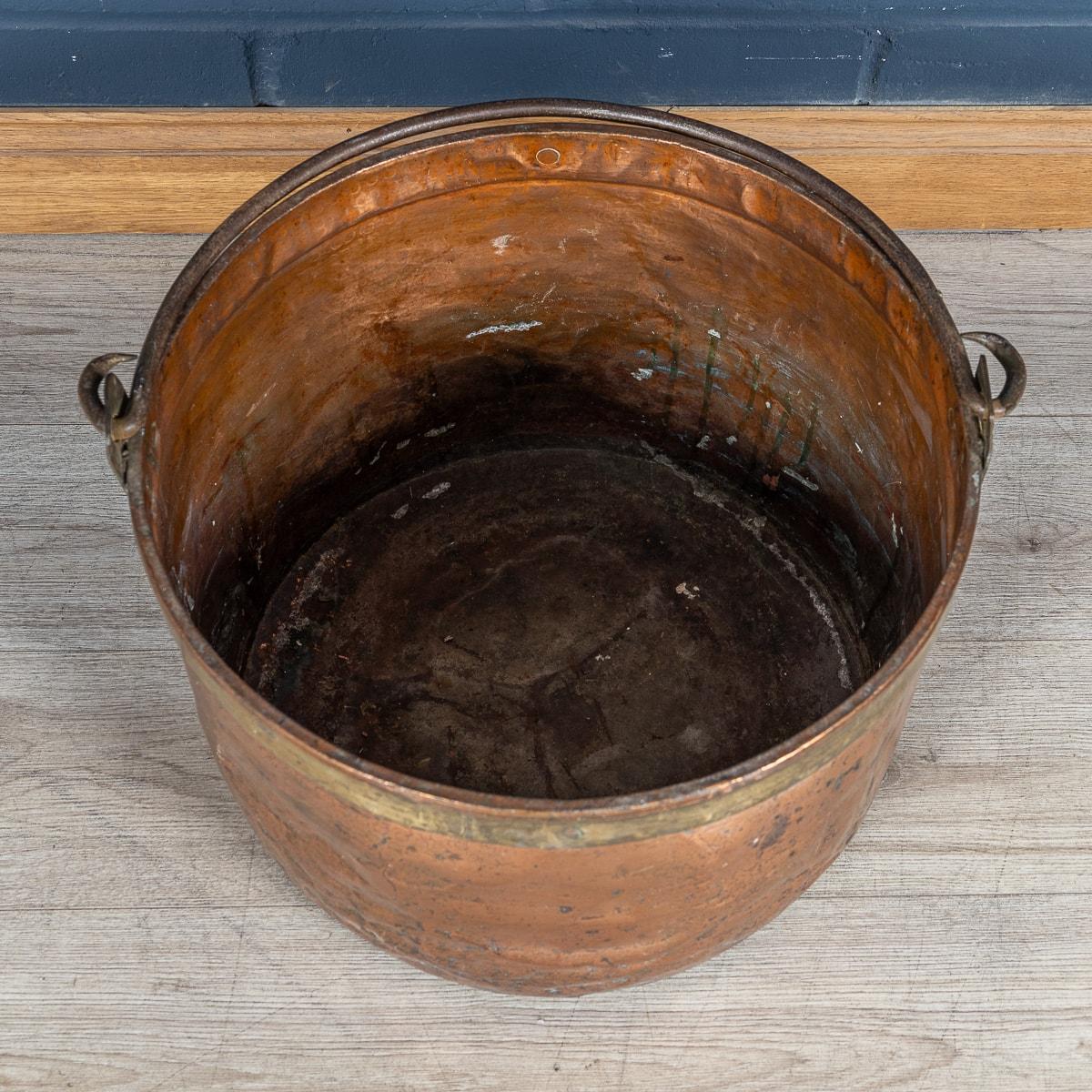 19th Century English Copper Cooking Pot For Sale 5