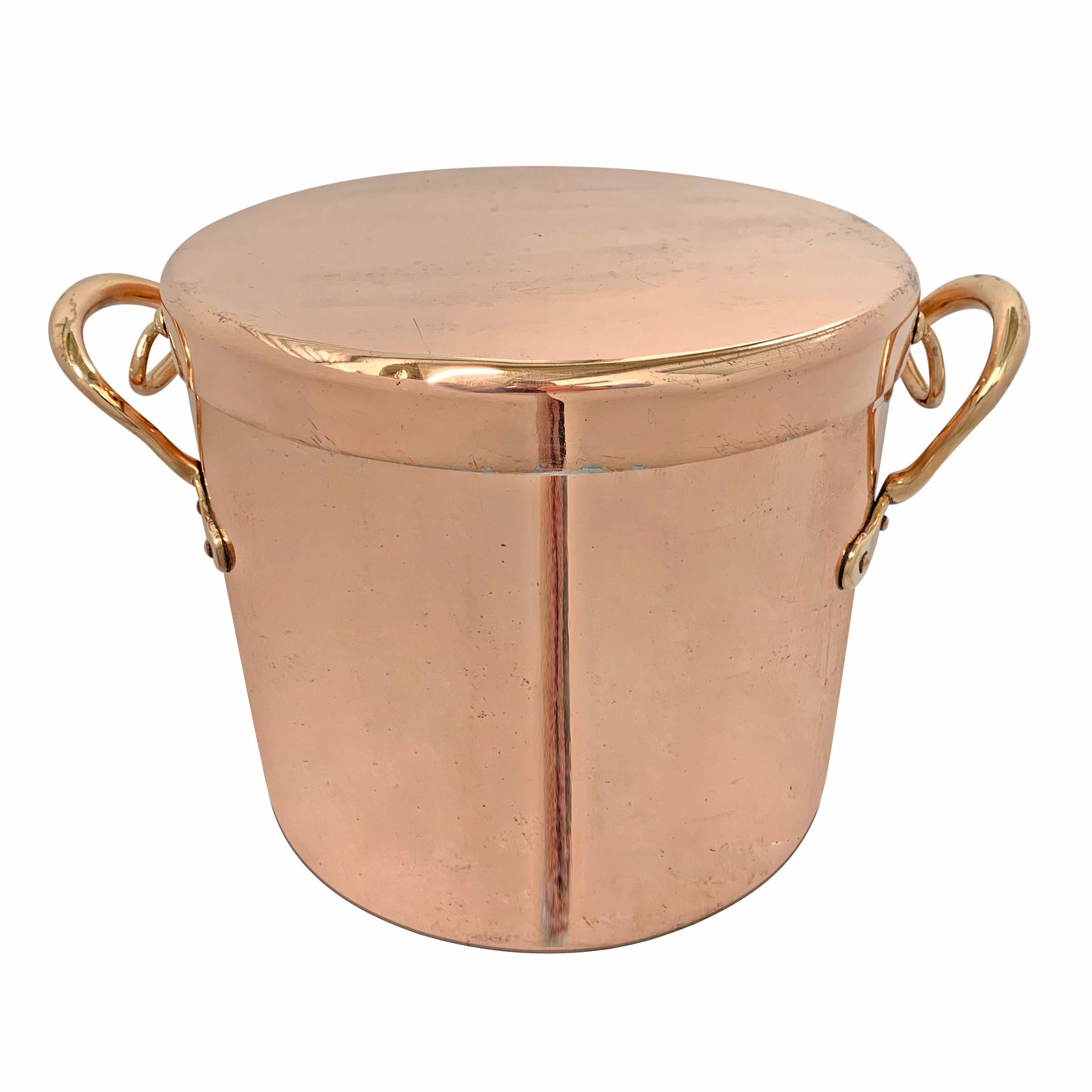 A fantastic 19th century English 1.5 mm thick copper daubière (roasting pot), with a tightly fitted lid, with both lid and pot having bronze handles. The lid doubles as a shallow sauté pan. One handle on the pot is marked with an 