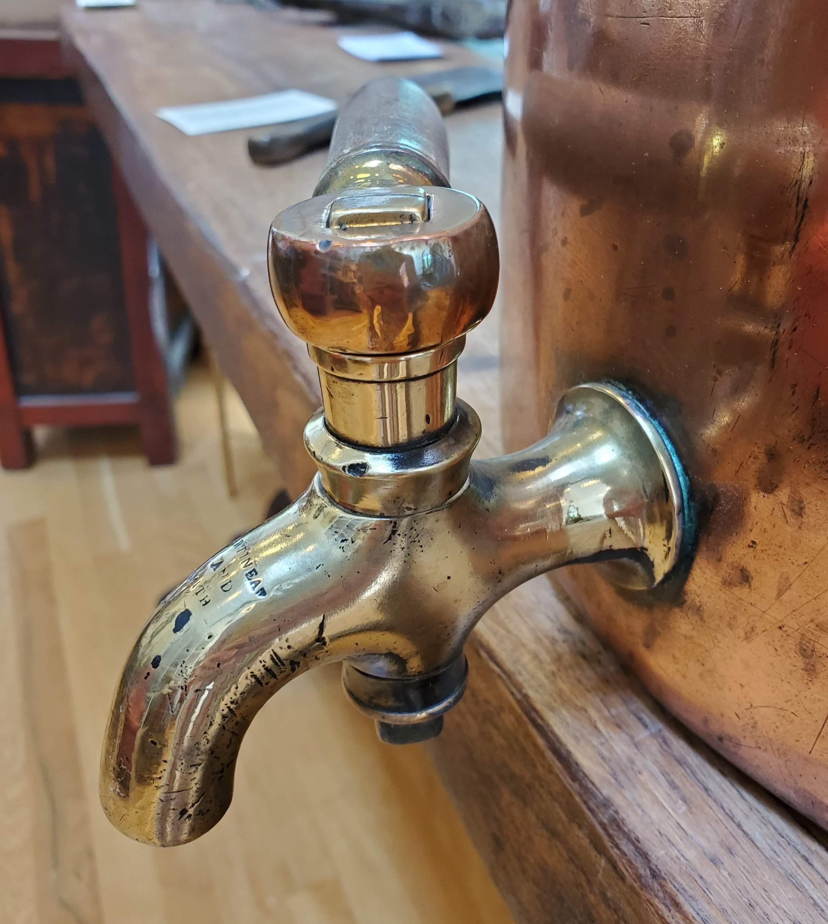 19th Century English Copper Water Dispenser with Brass Spigot  5