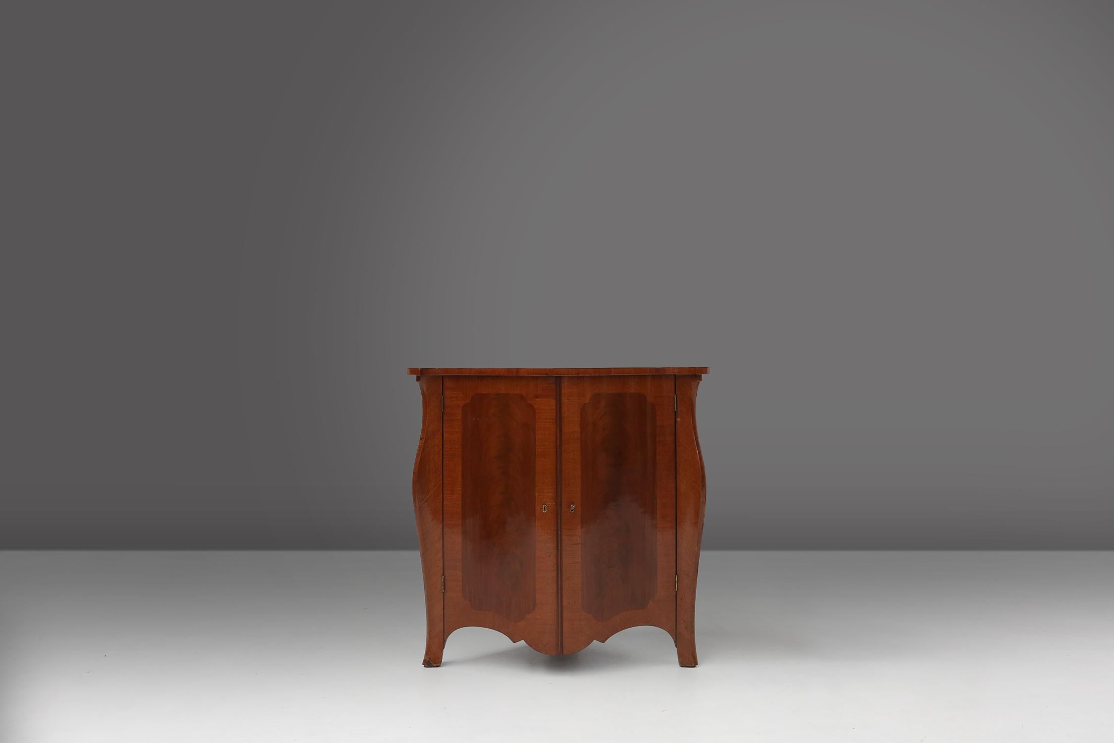 19th century English corner cabinet For Sale 8