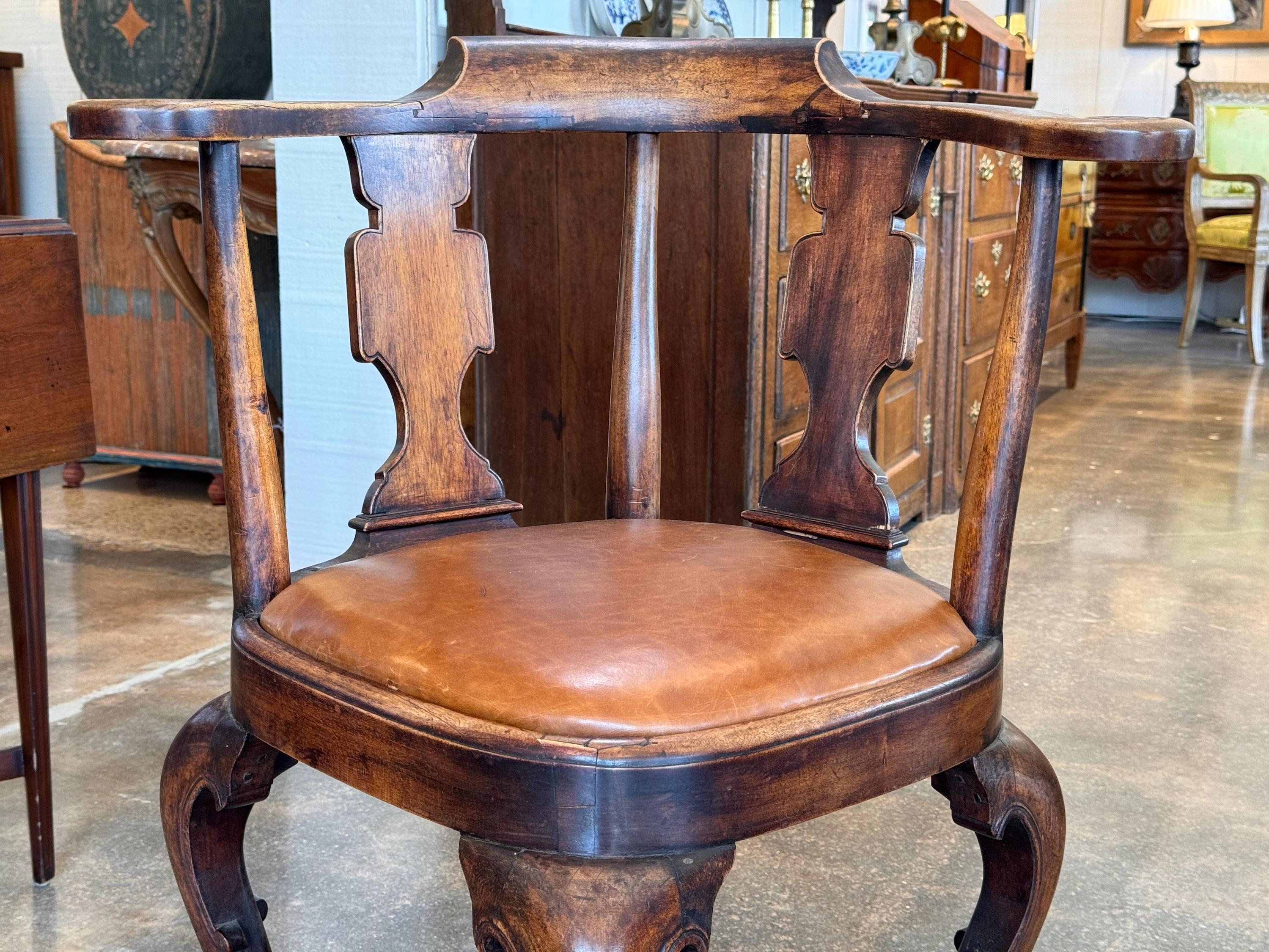Wood 19th Century English Corner Chair For Sale