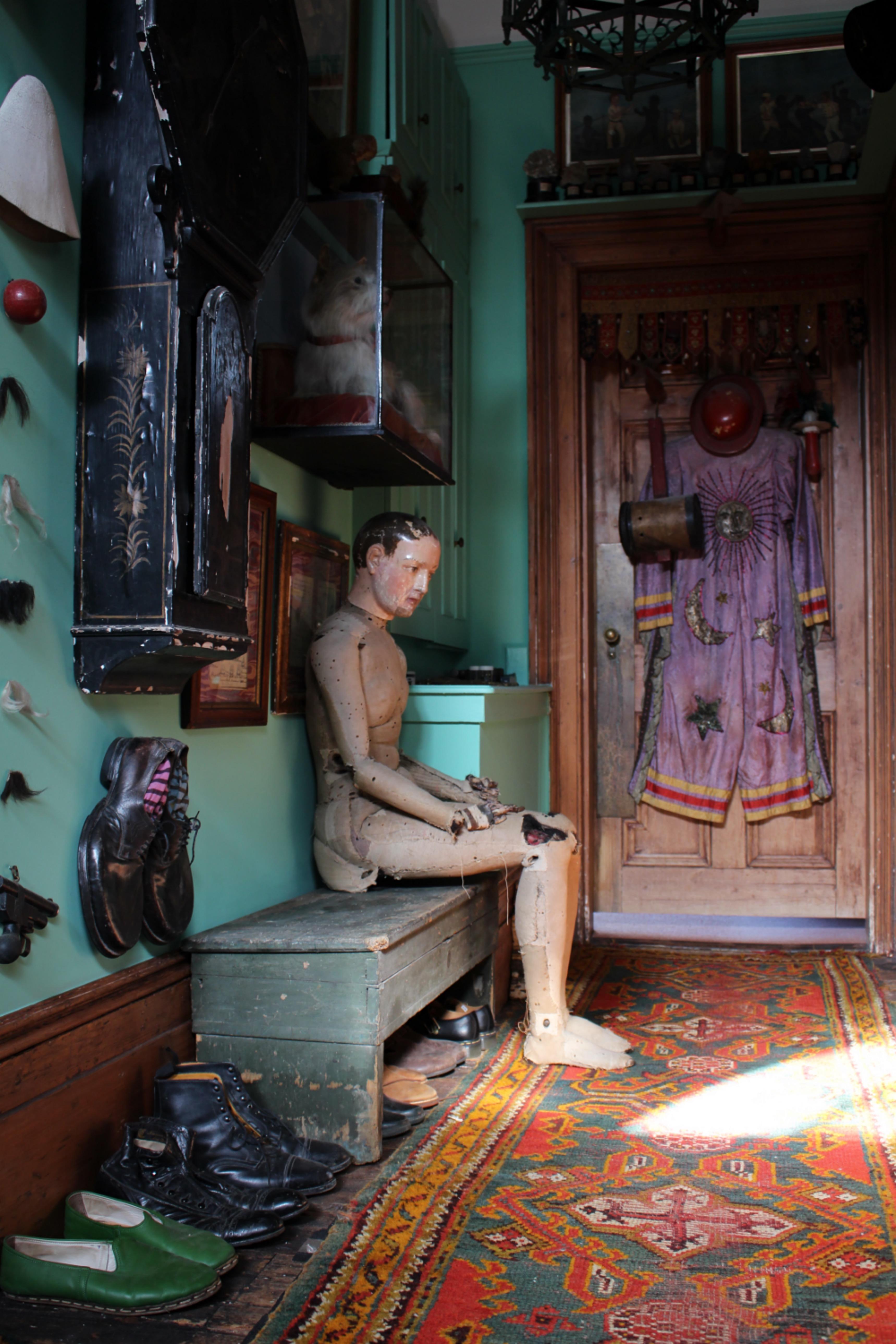 A 19th century country house pine lawn bowls bench, the hinged lid enclosing twelve hardwood bowls and two jacks, and has its original and wonderful green painted surface 

Age related knocks and abrasions commencing with age. total untouched and