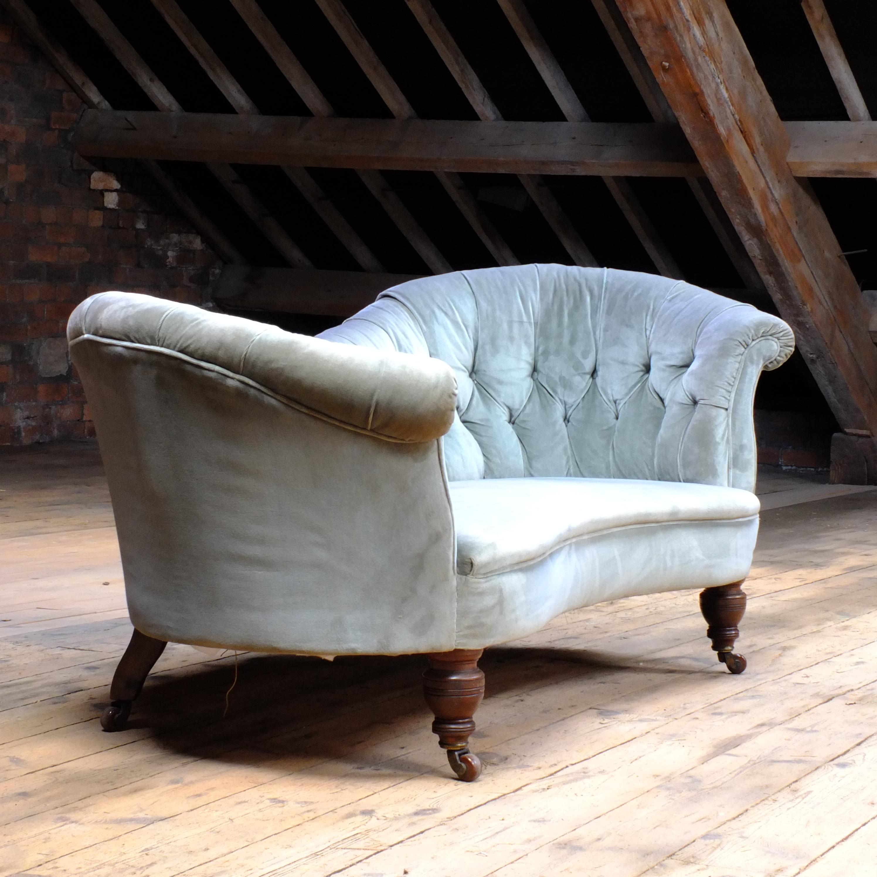 19th Century English Country House Buttoned Kidney Sofa In Good Condition In Batley, GB
