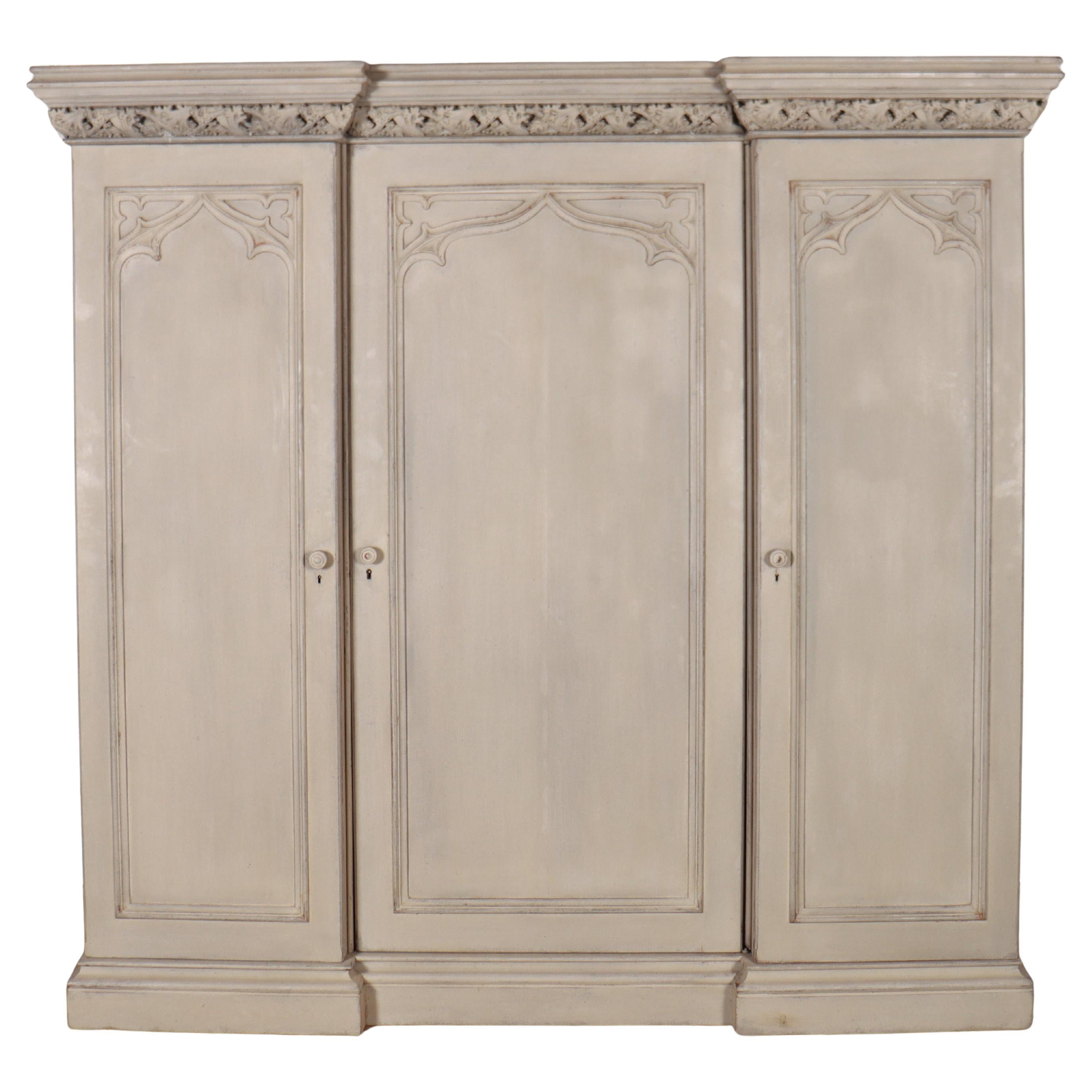 Armoire gothique de maison de campagne anglaise du 19e siècle