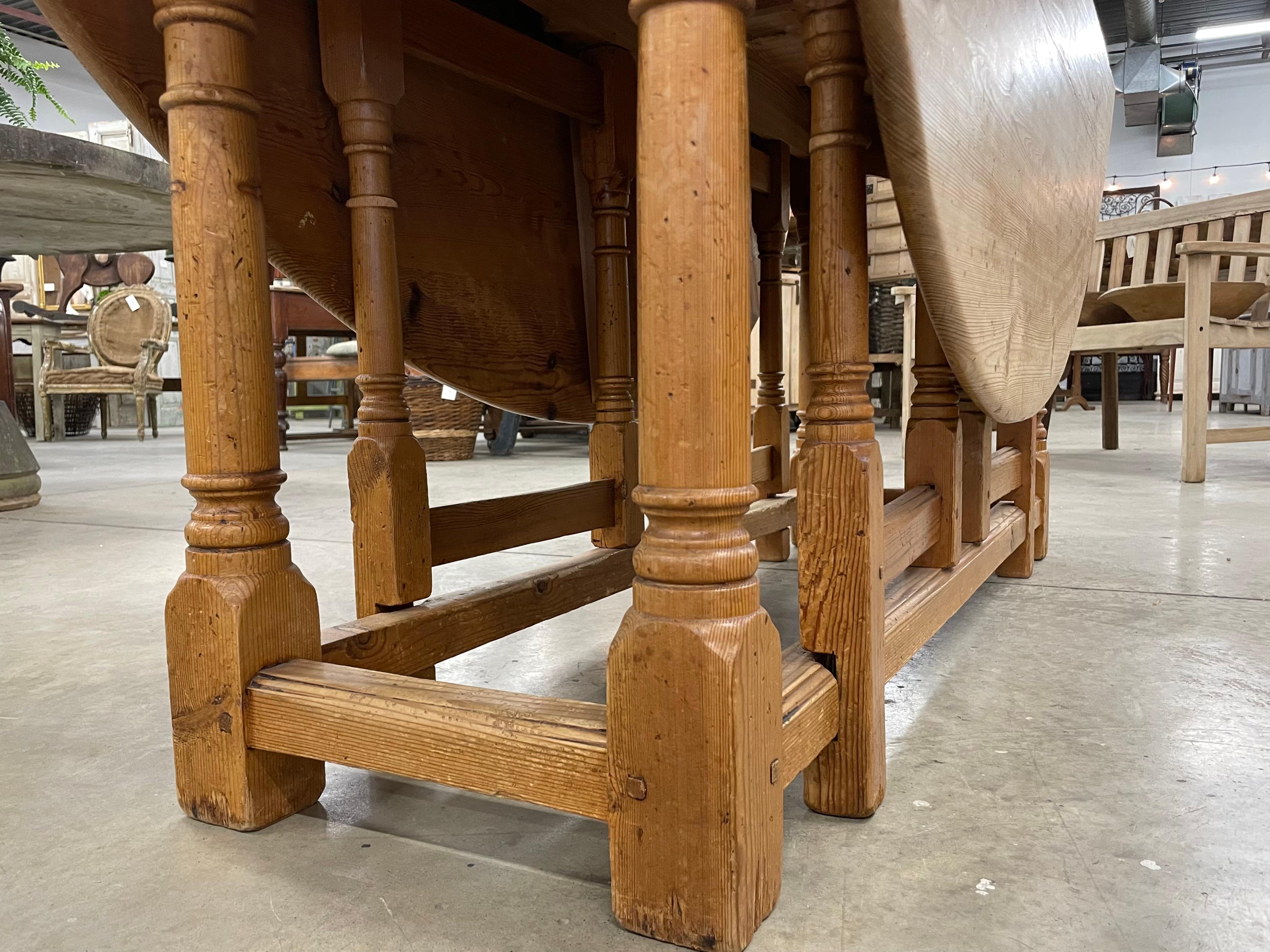 19th Century English Country House Oval Drop Leaf Table 4