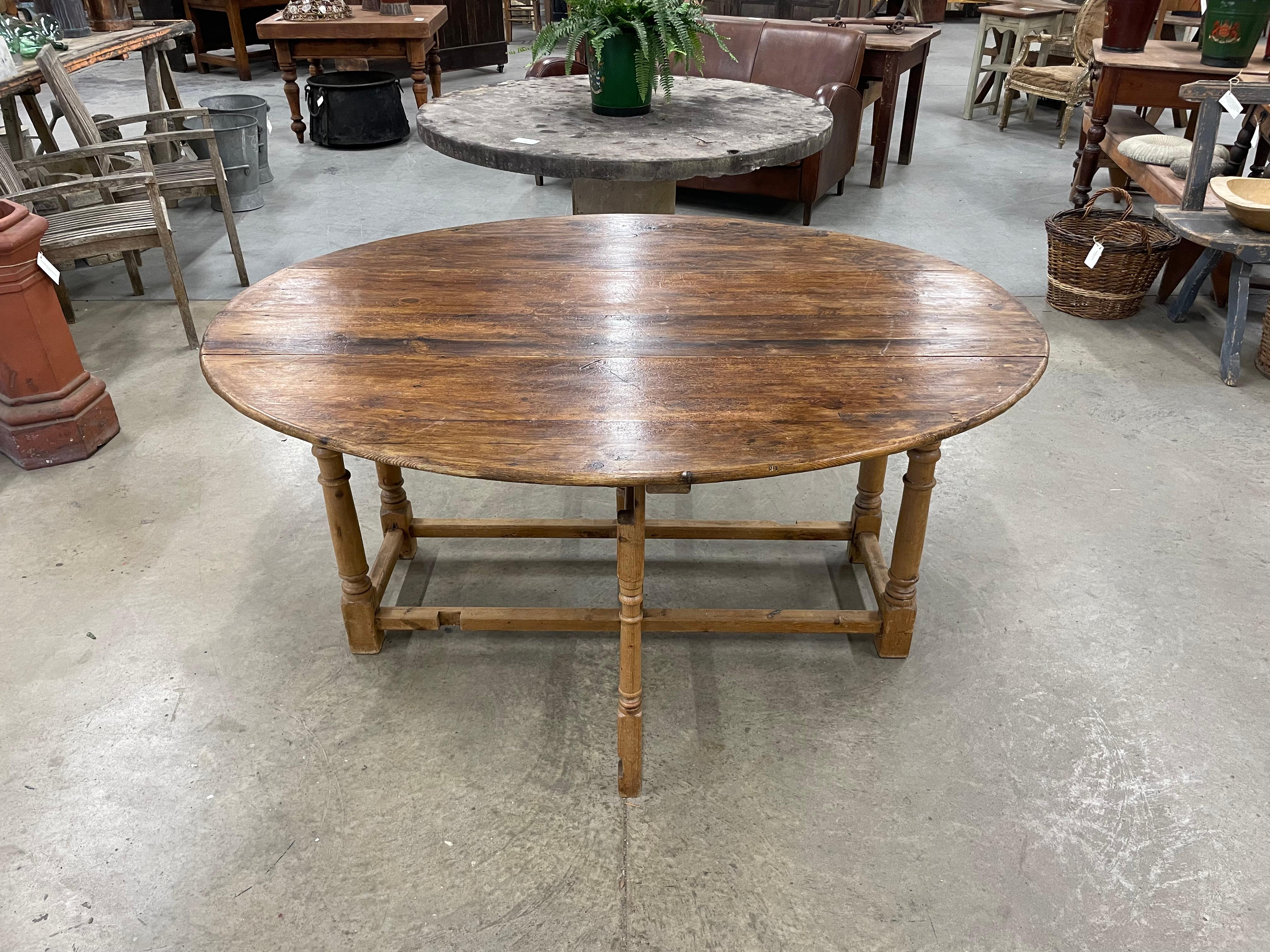 Victorian 19th Century English Country House Oval Drop Leaf Table