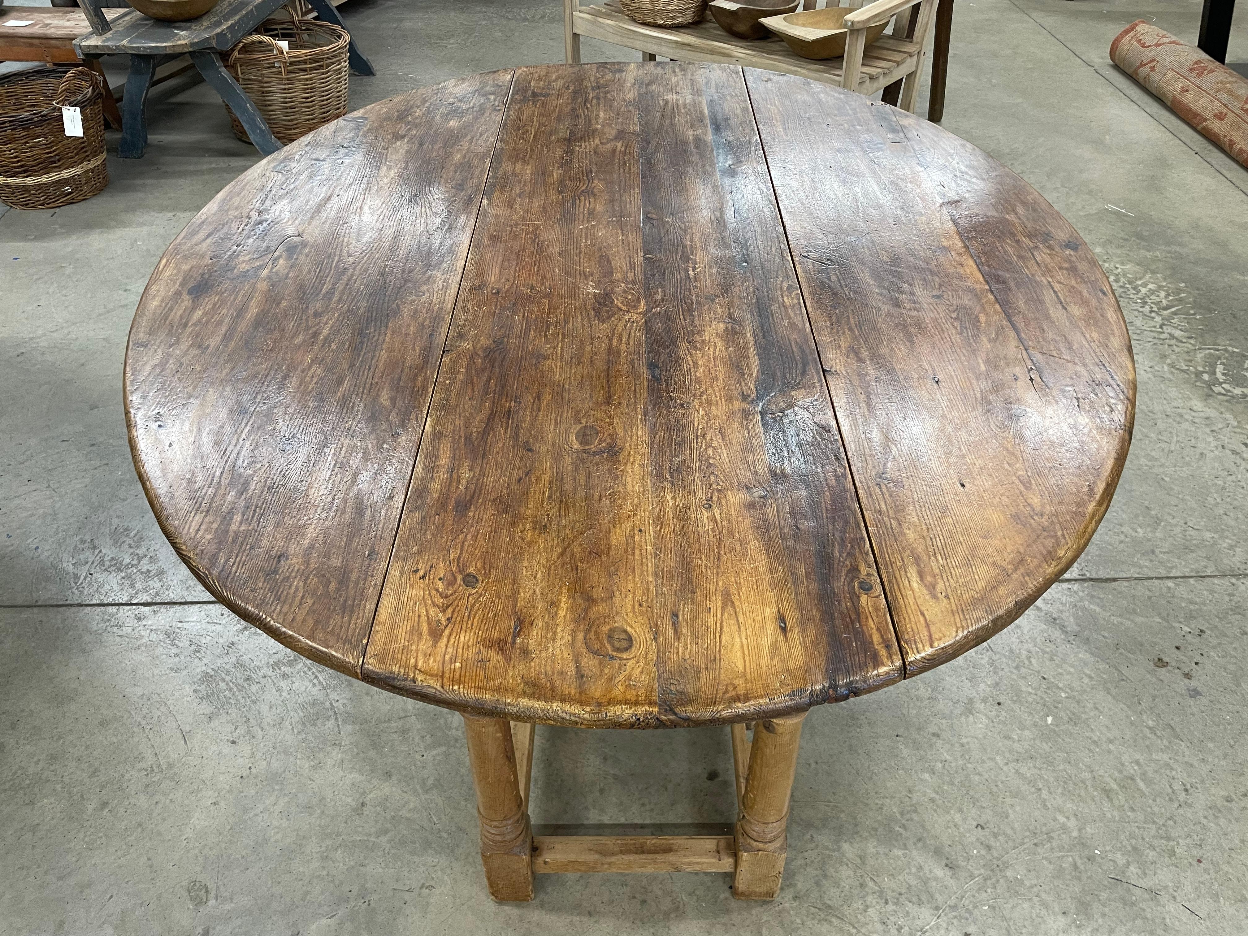 19th Century English Country House Oval Drop Leaf Table 1