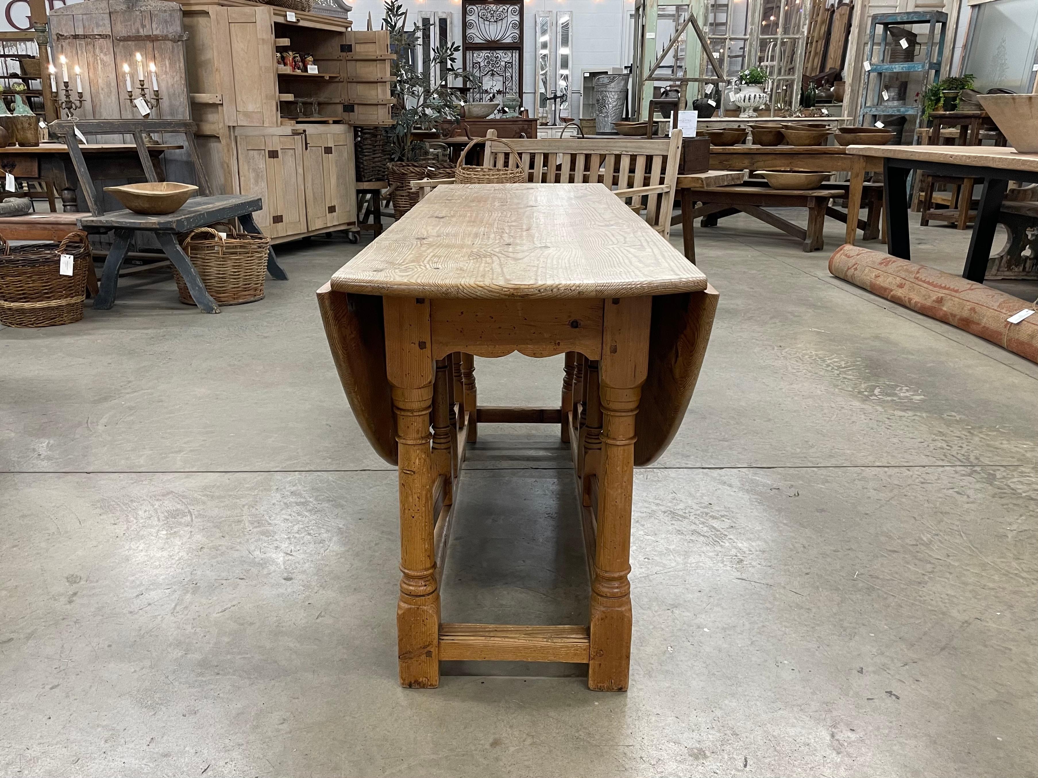 19th Century English Country House Oval Drop Leaf Table 3