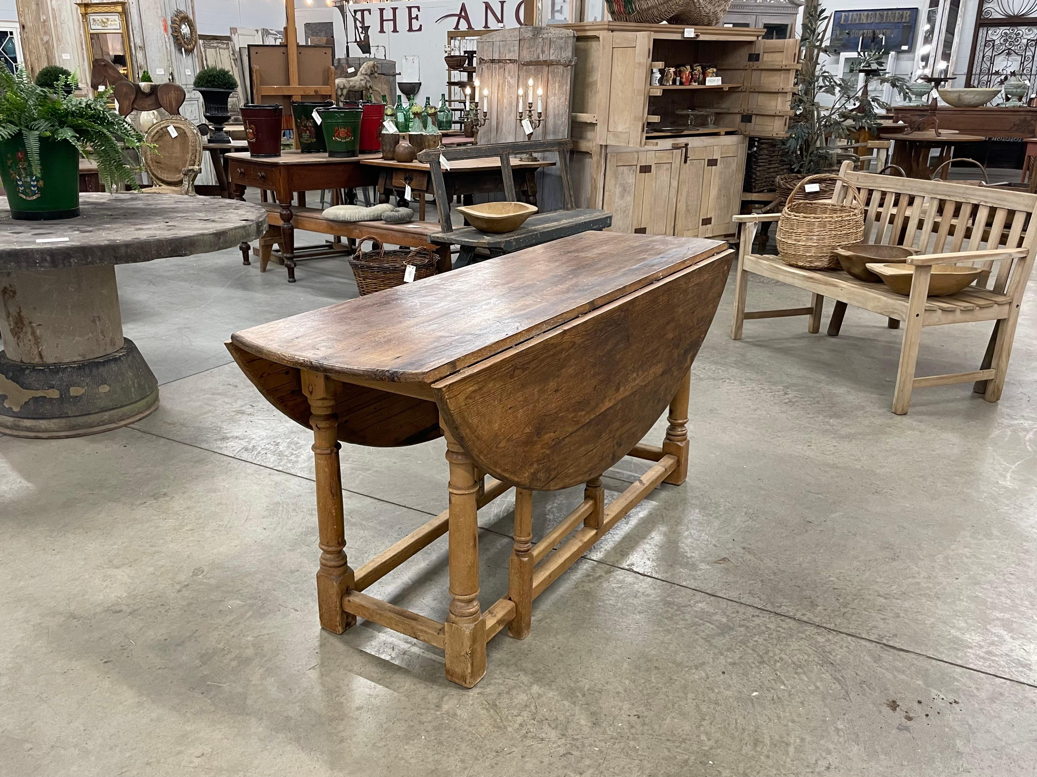 19th Century English Country House Oval Drop Leaf Table 3
