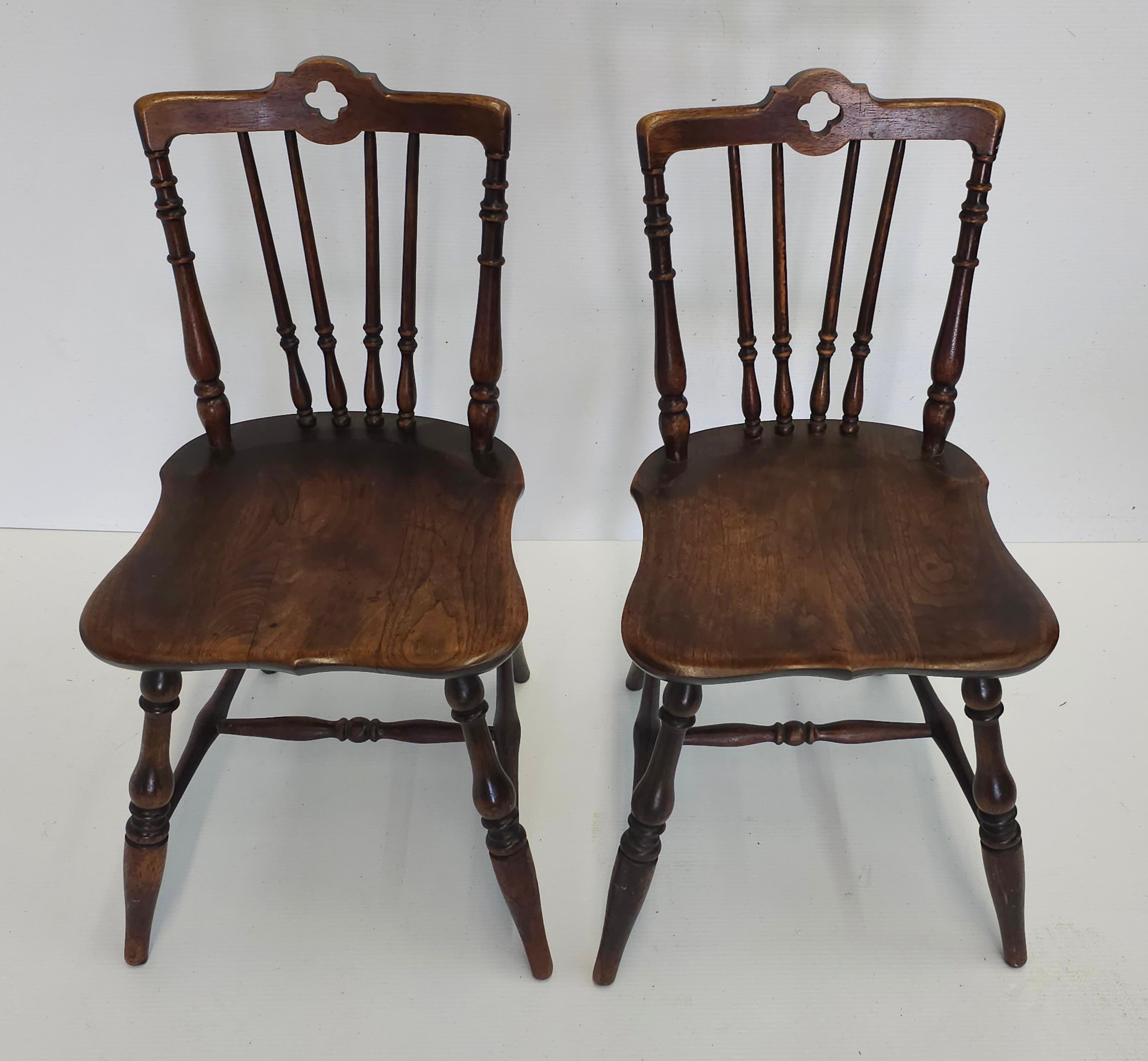 Inconnu Paire de chaises d'appoint en acajou du XIXe siècle, de style champêtre anglais en vente