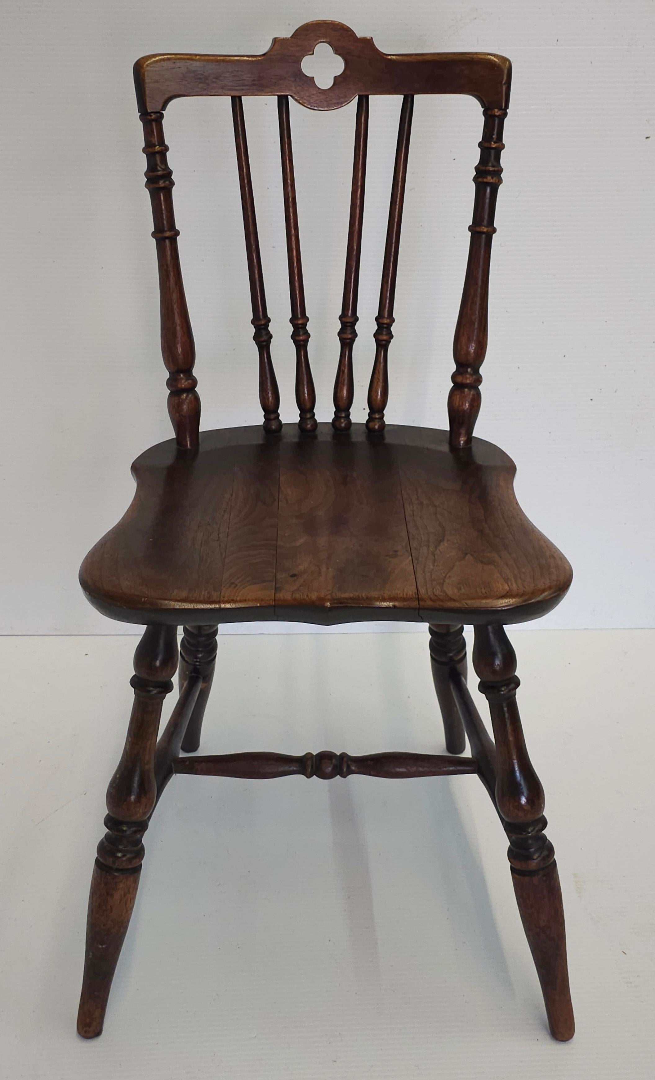 Sculpté Paire de chaises d'appoint en acajou du XIXe siècle, de style champêtre anglais en vente