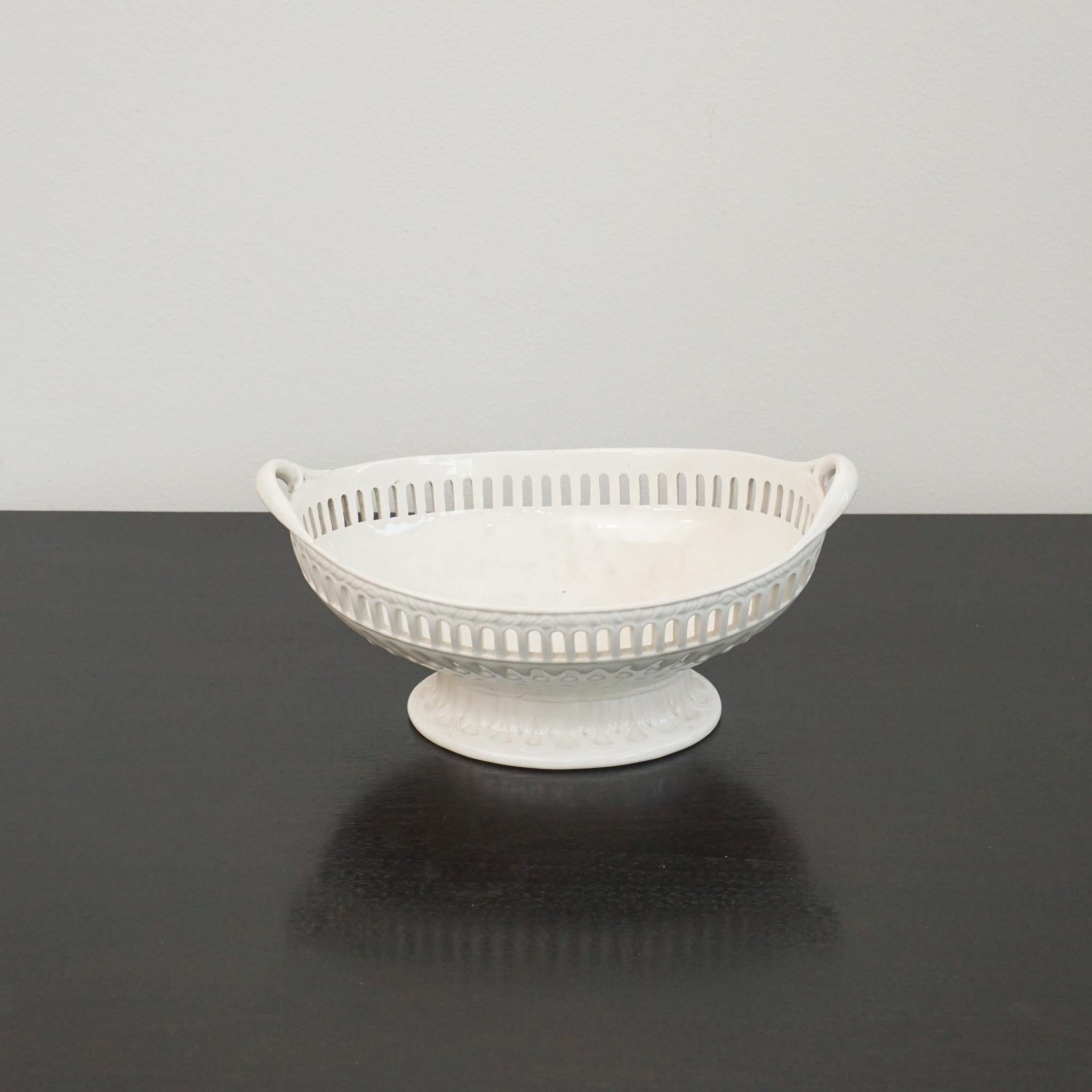 19th Century English Creamware Oval Basket and Stand In Good Condition For Sale In Hudson, NY