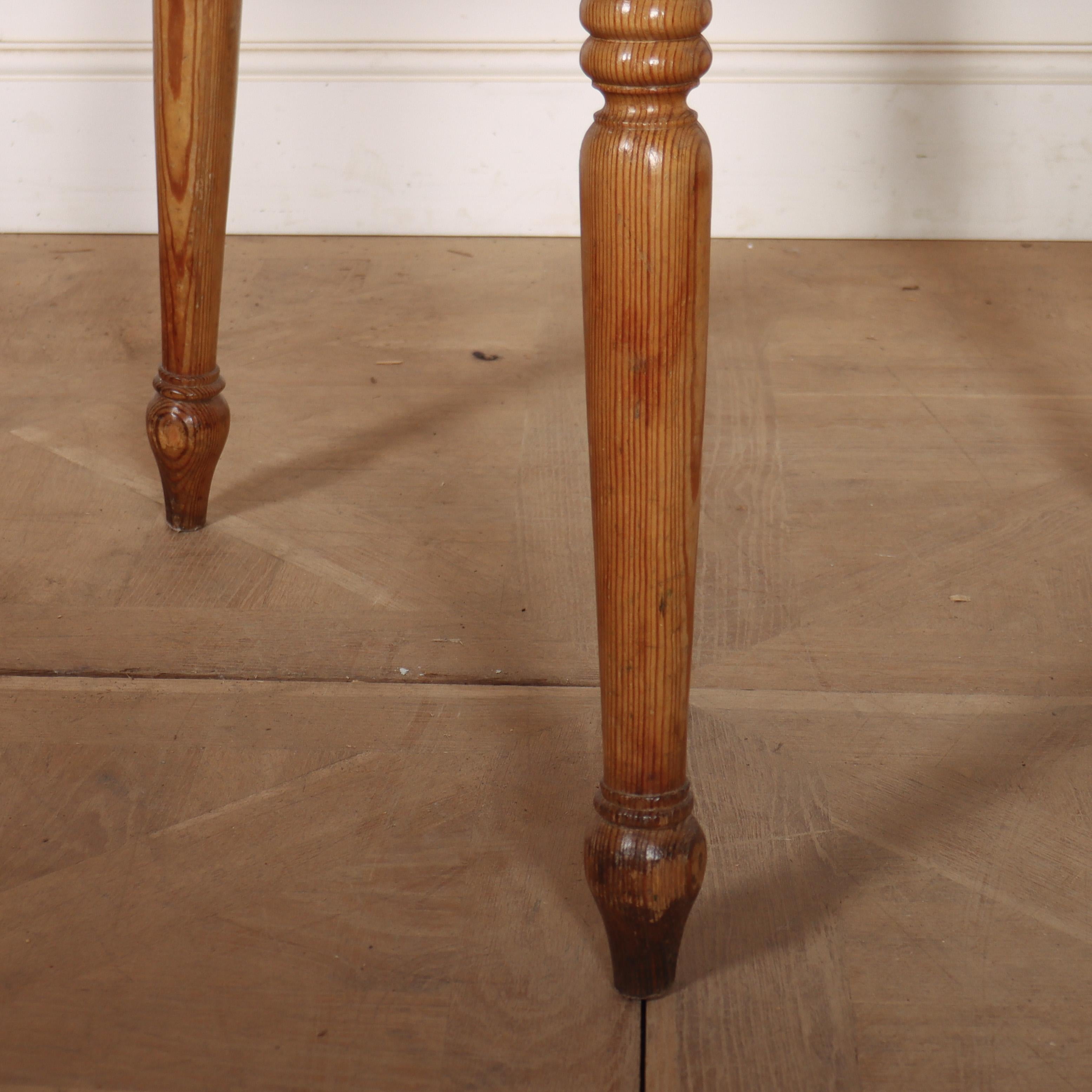 Victorien 19th Century English Cricket Table en vente